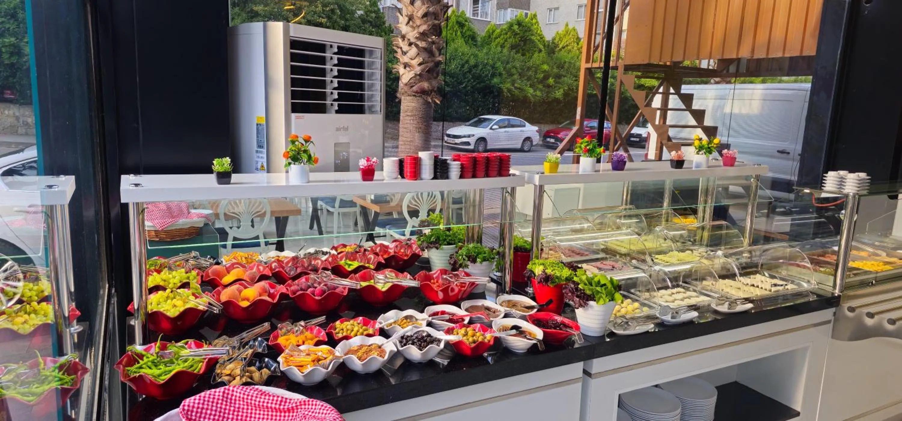 Restaurant/places to eat in SKYBLUE İSTANBUL HOTEL