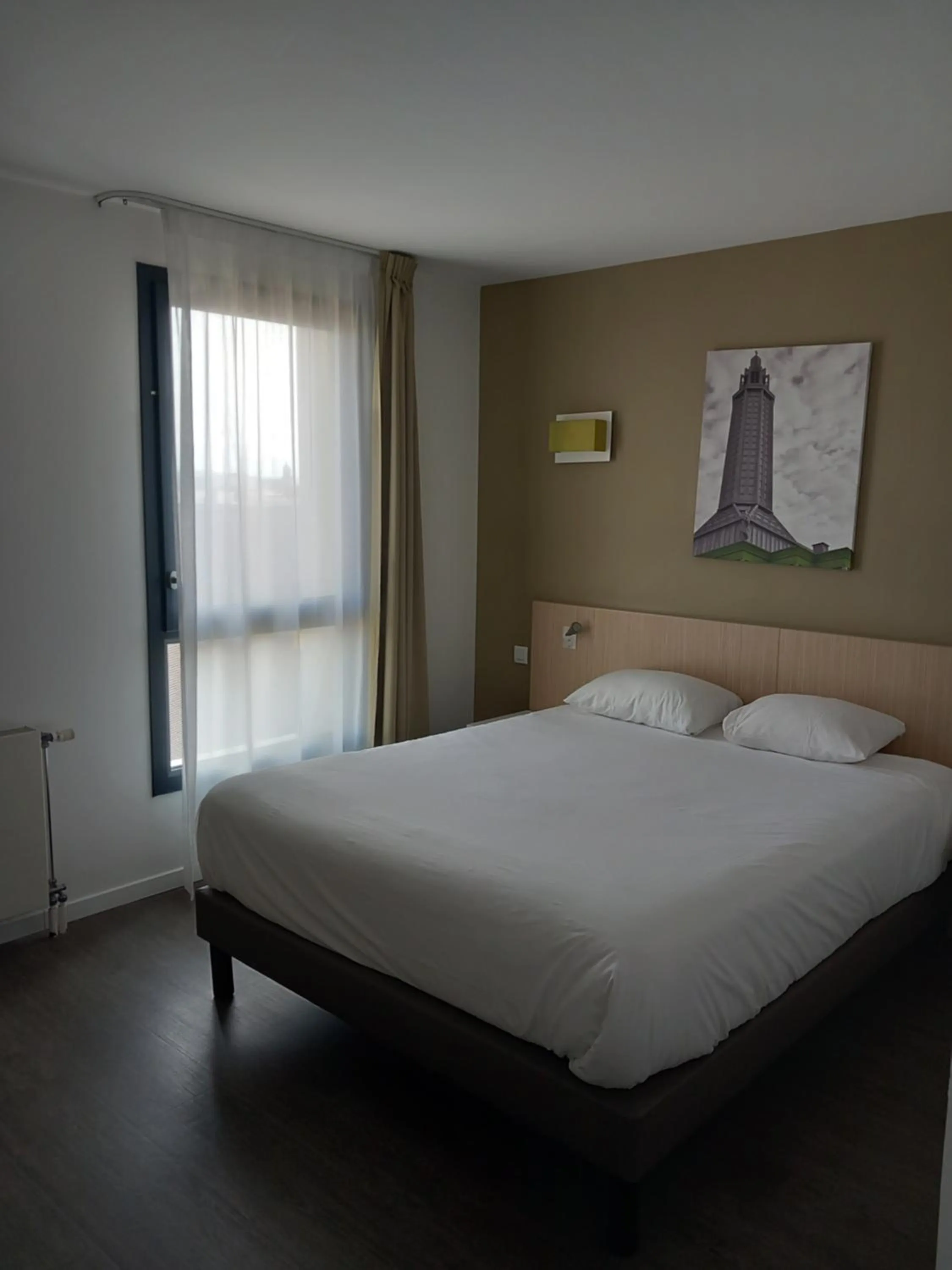 Property building, Bed in Aparthotel Adagio Access Le Havre Les Docks