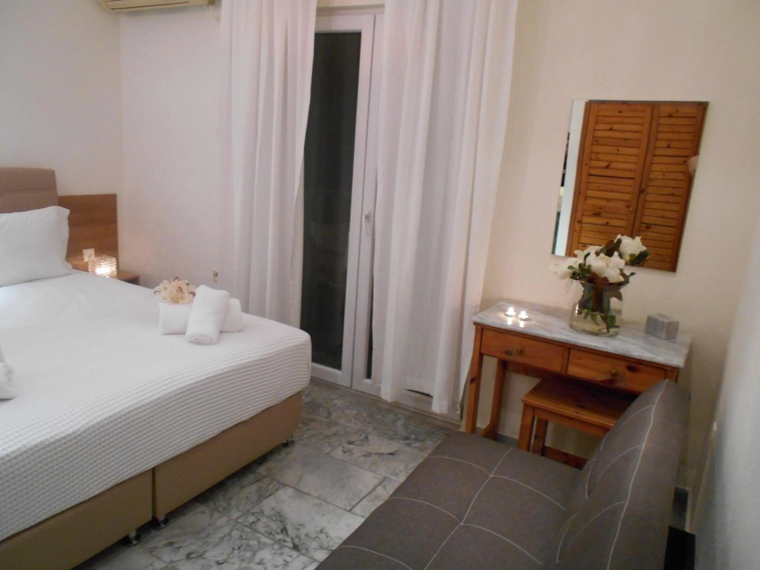 Bedroom, Bed in Kinira Beach Hotel