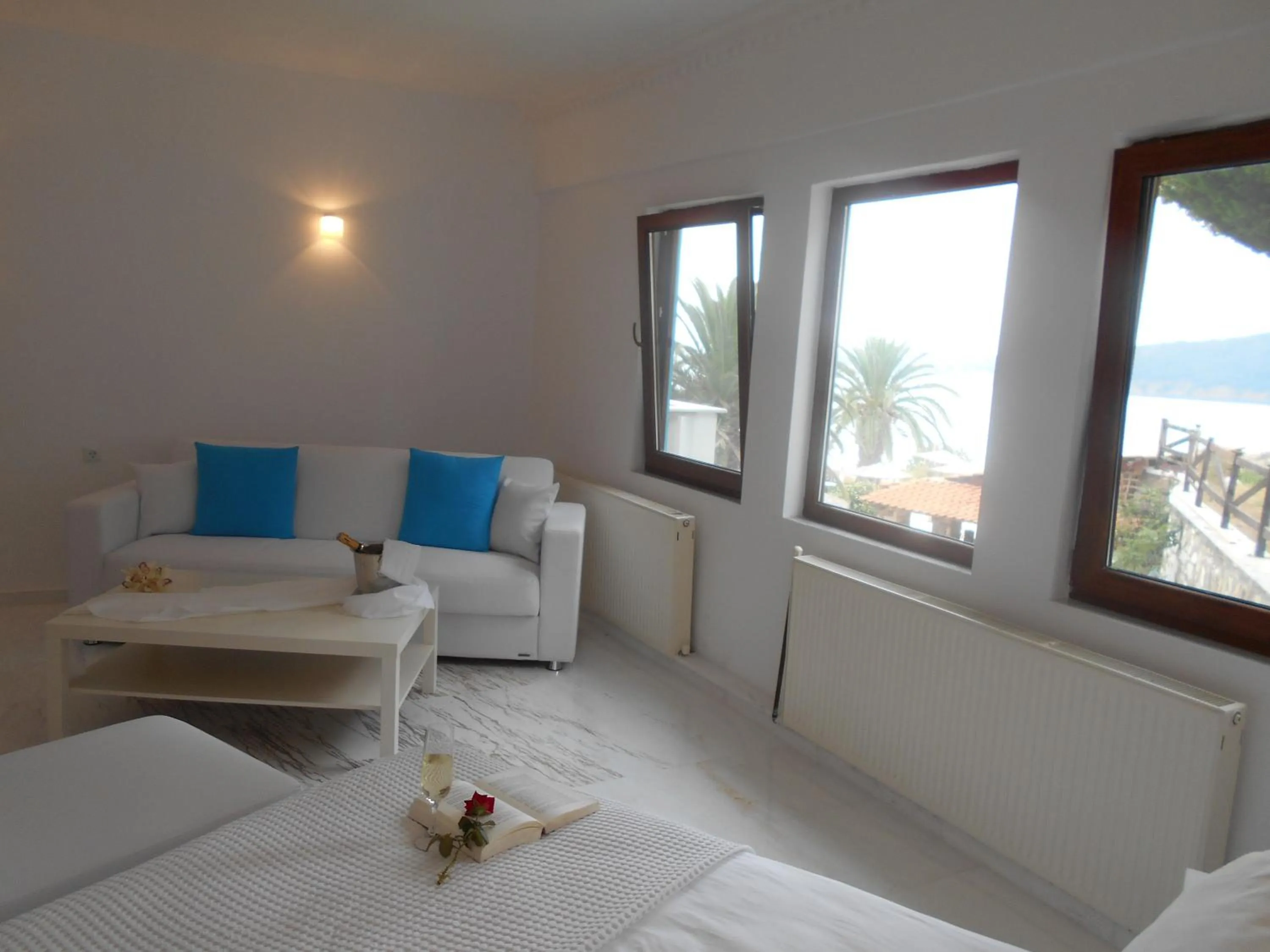 Seating area, Bed in Kinira Beach Hotel