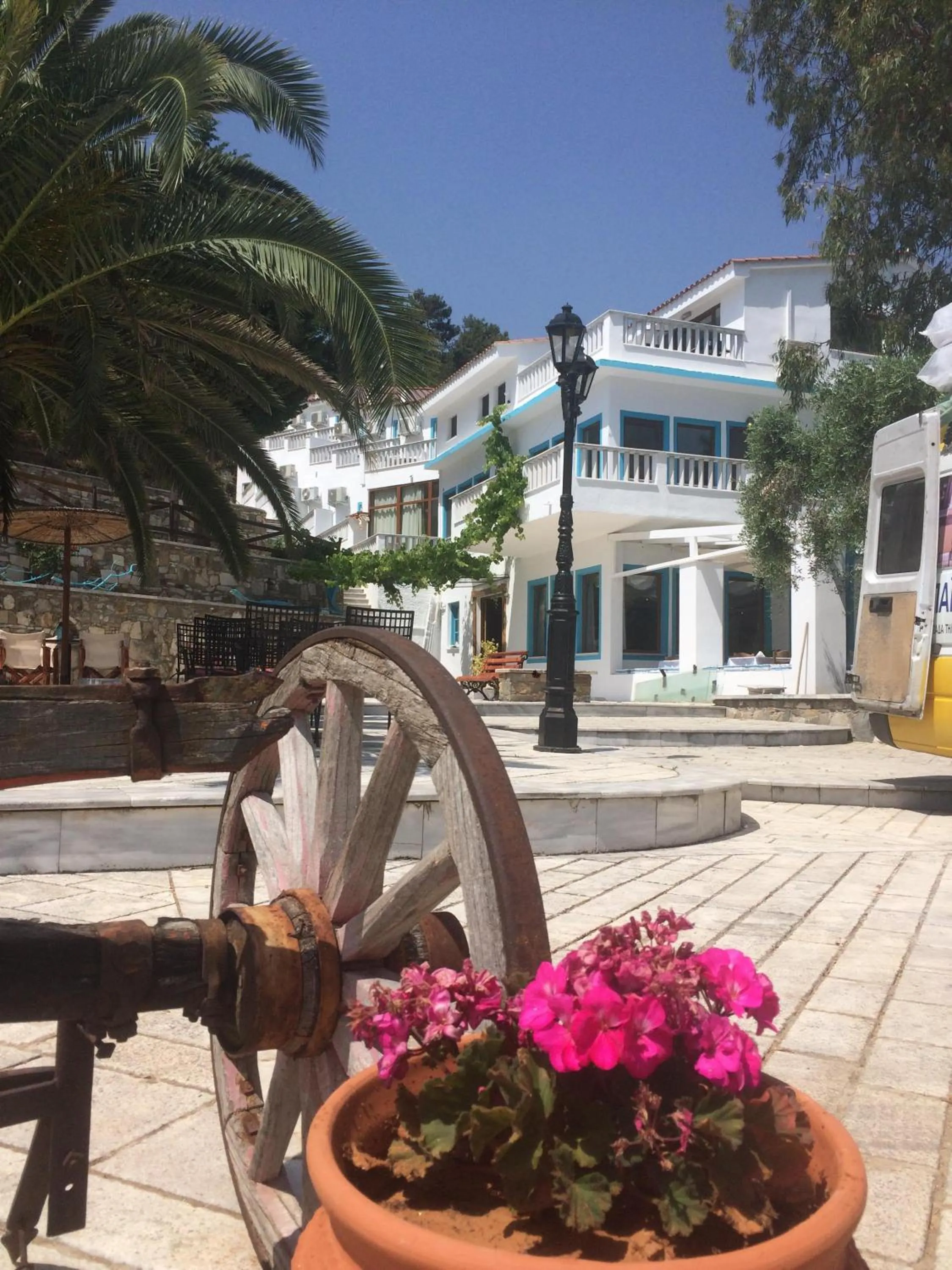 Garden in Kinira Beach Hotel
