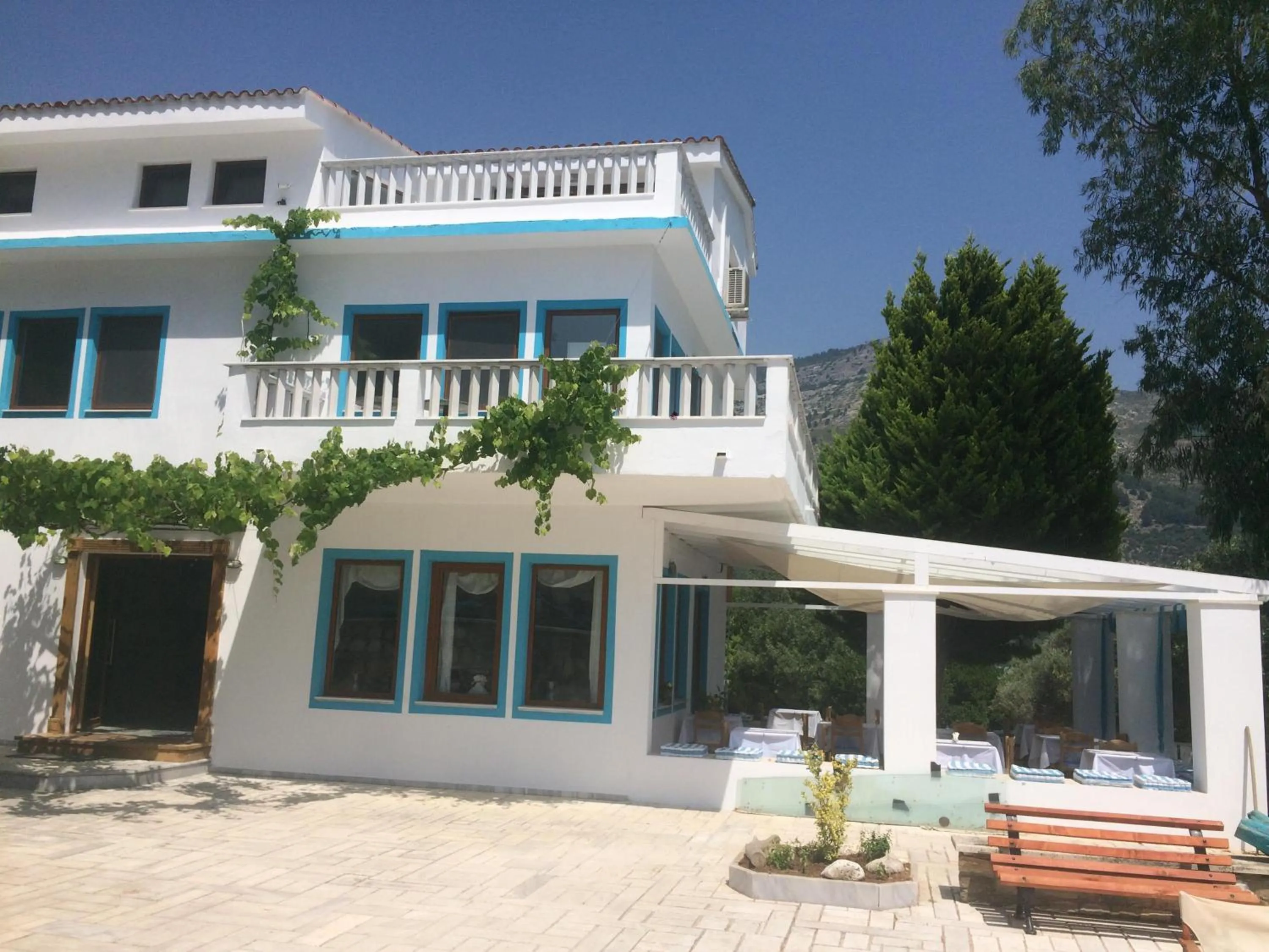 Garden in Kinira Beach Hotel