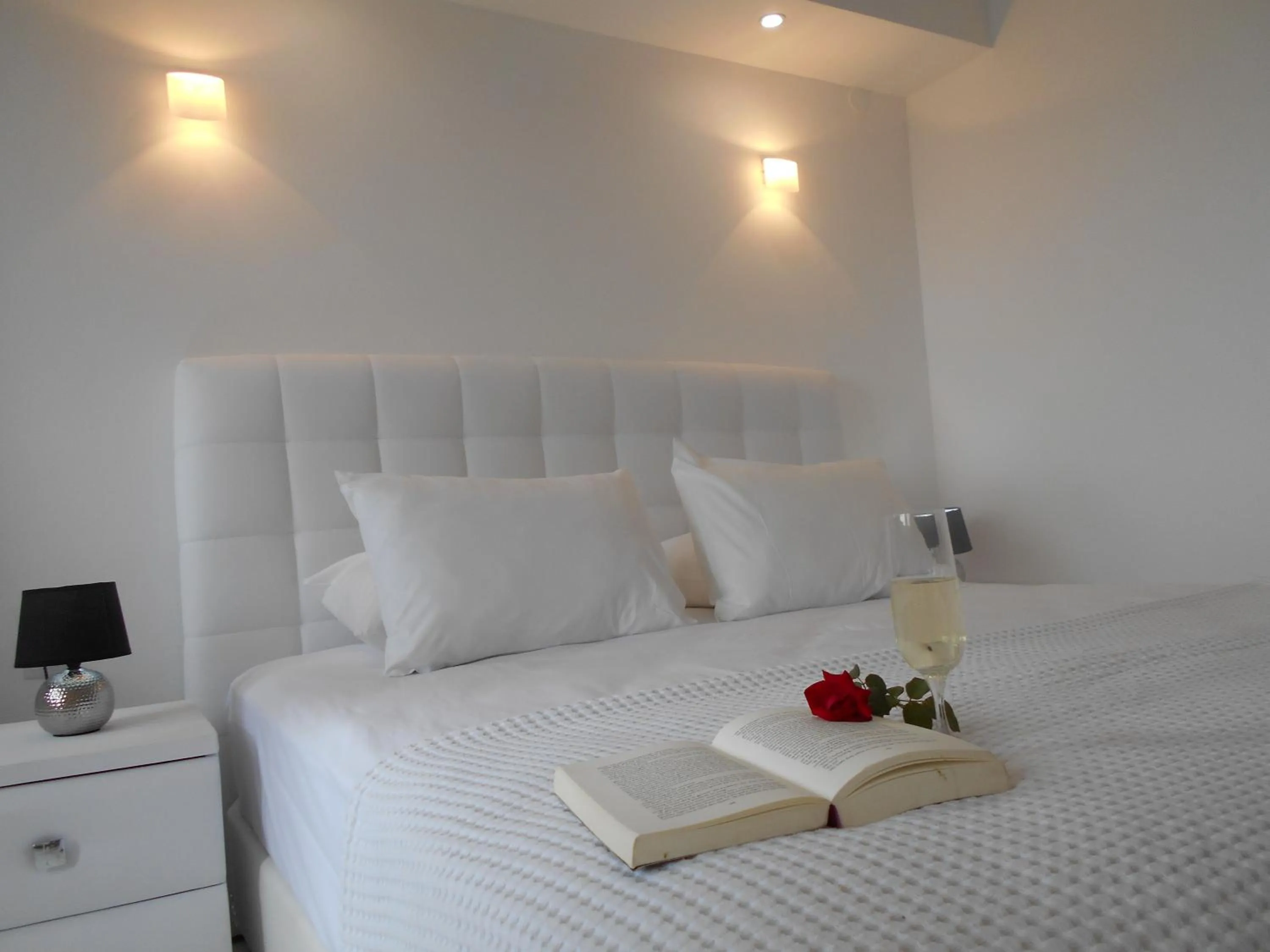 Bed in Kinira Beach Hotel