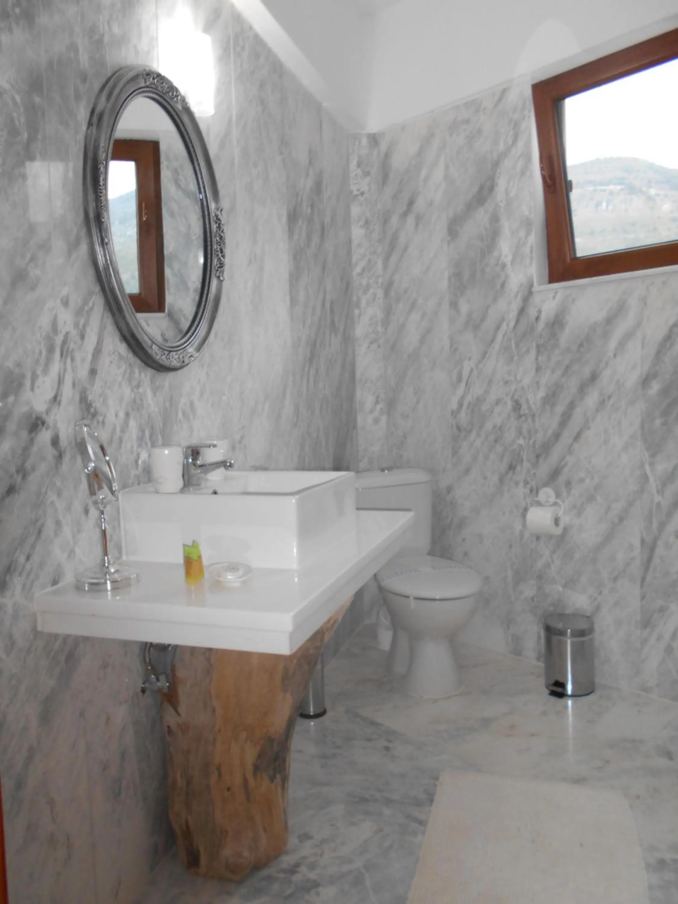 Bathroom in Kinira Beach Hotel