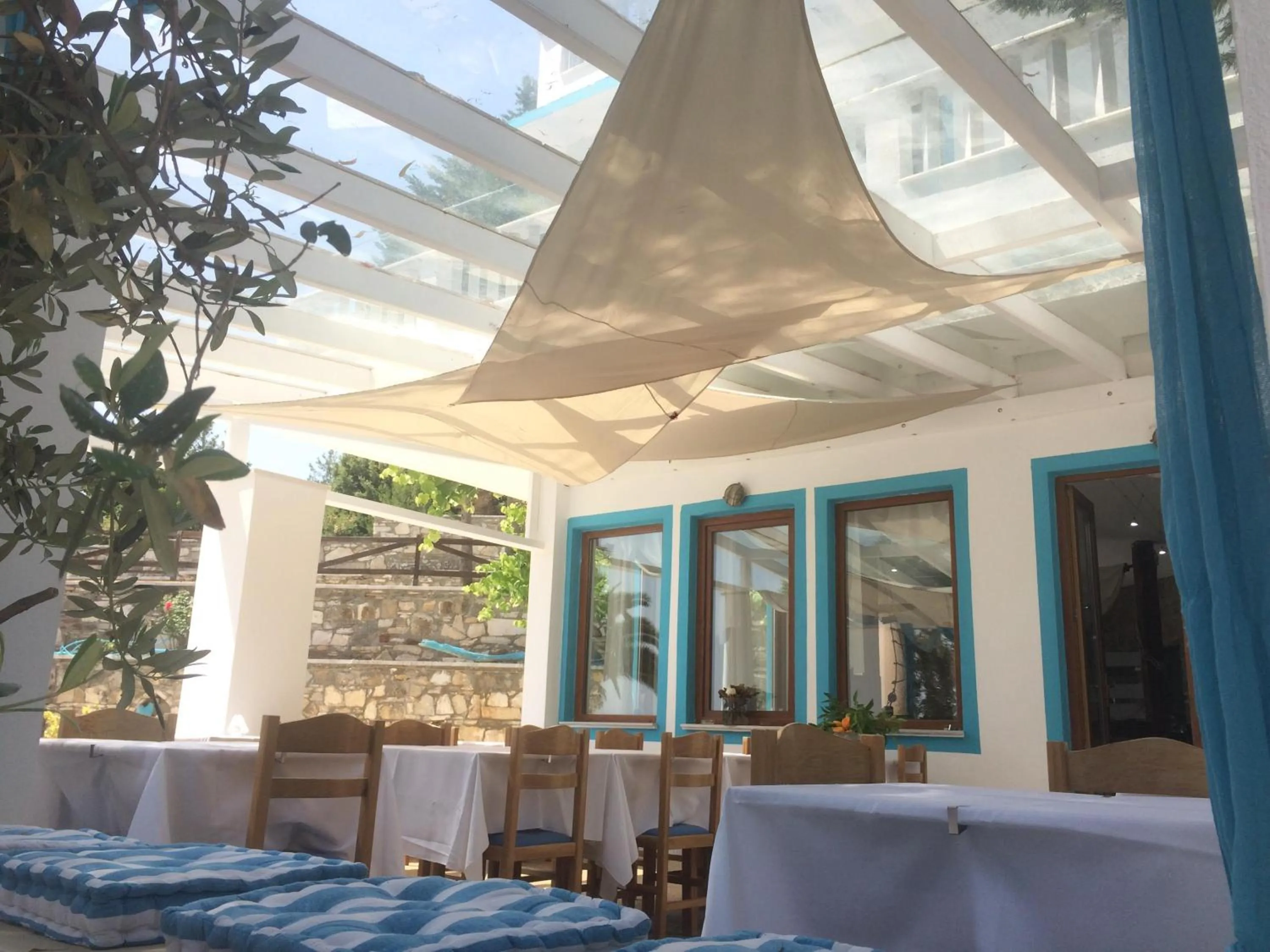 Restaurant/places to eat in Kinira Beach Hotel
