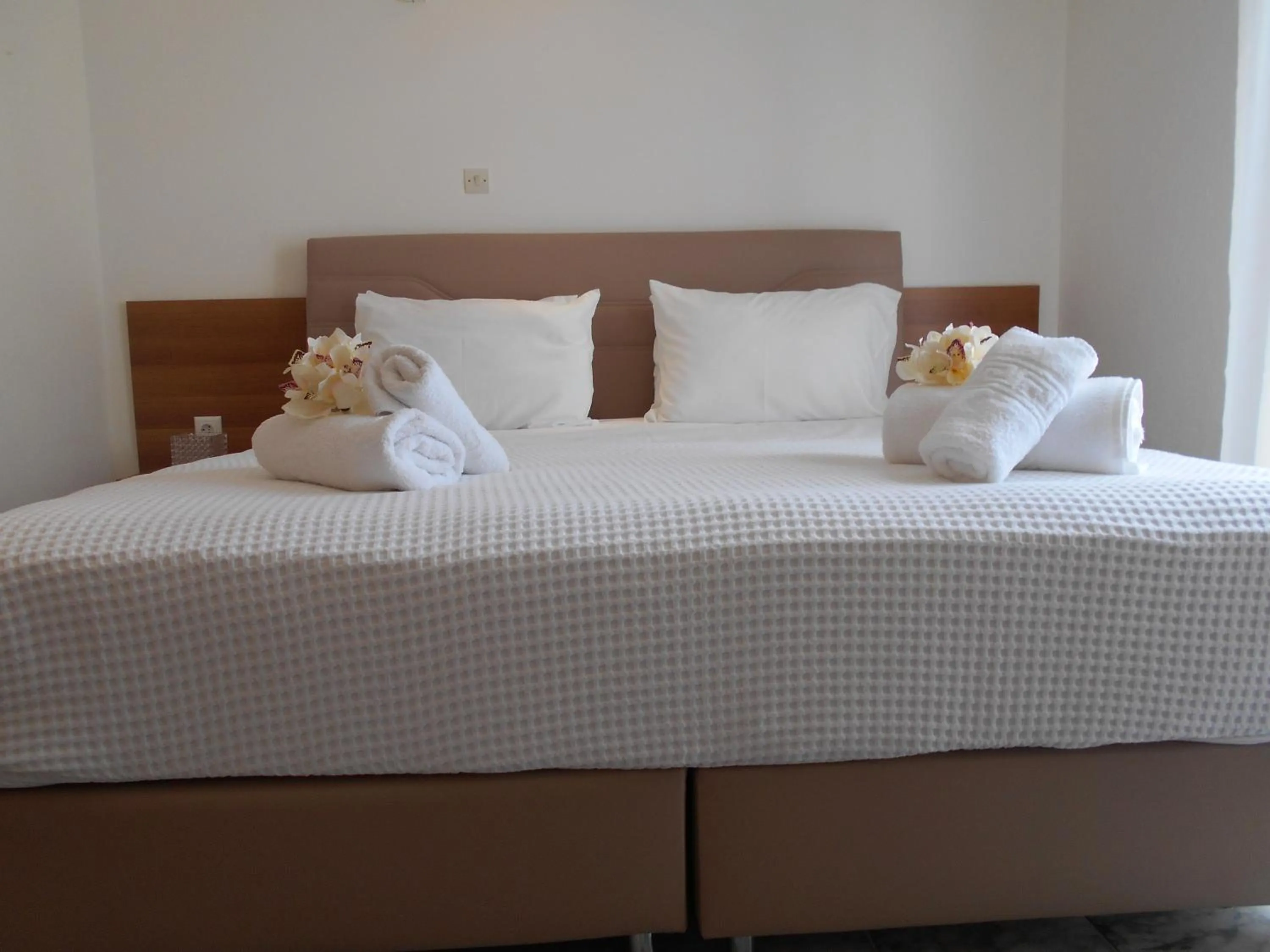 Bed in Kinira Beach Hotel