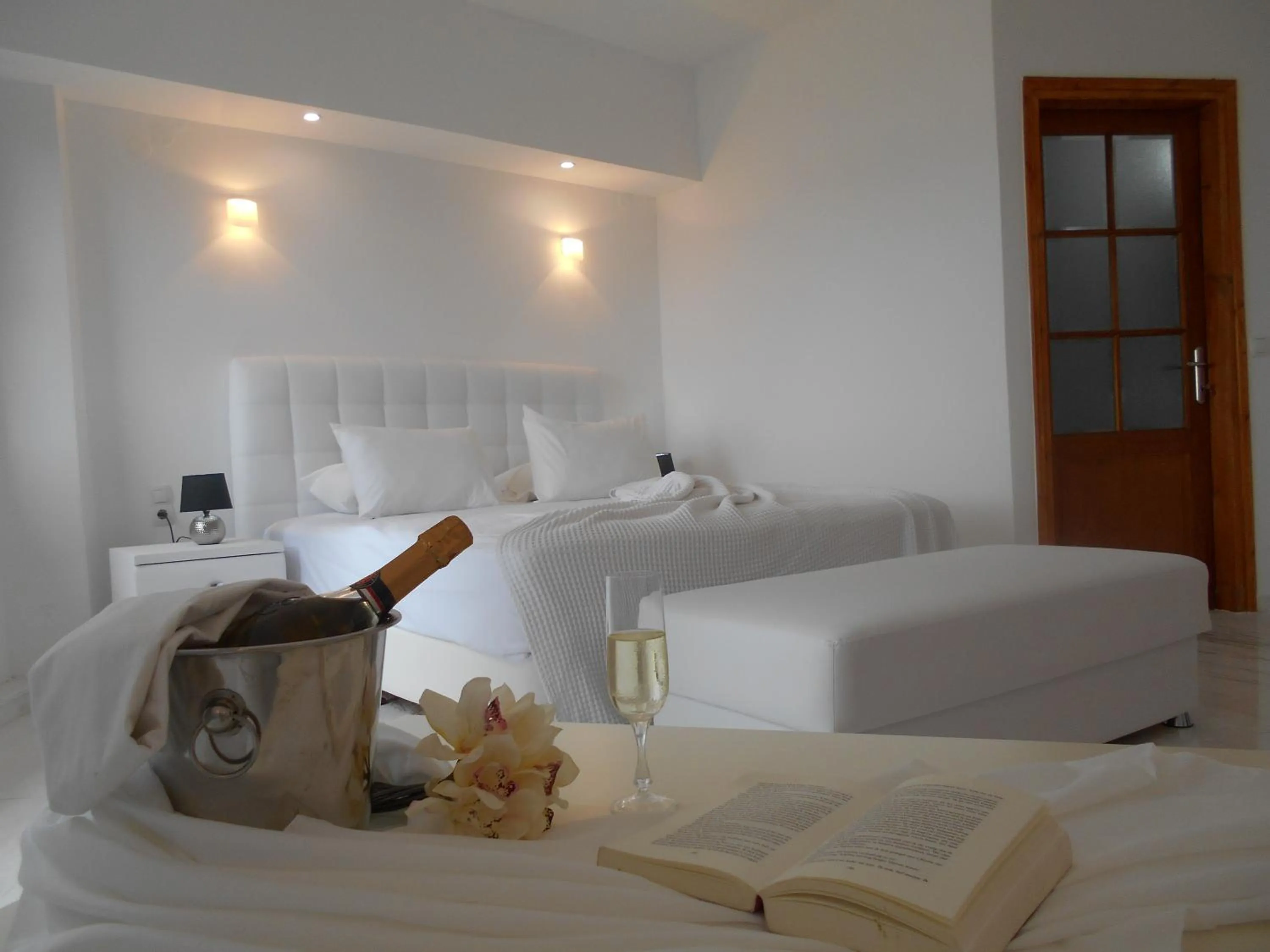 Bed in Kinira Beach Hotel