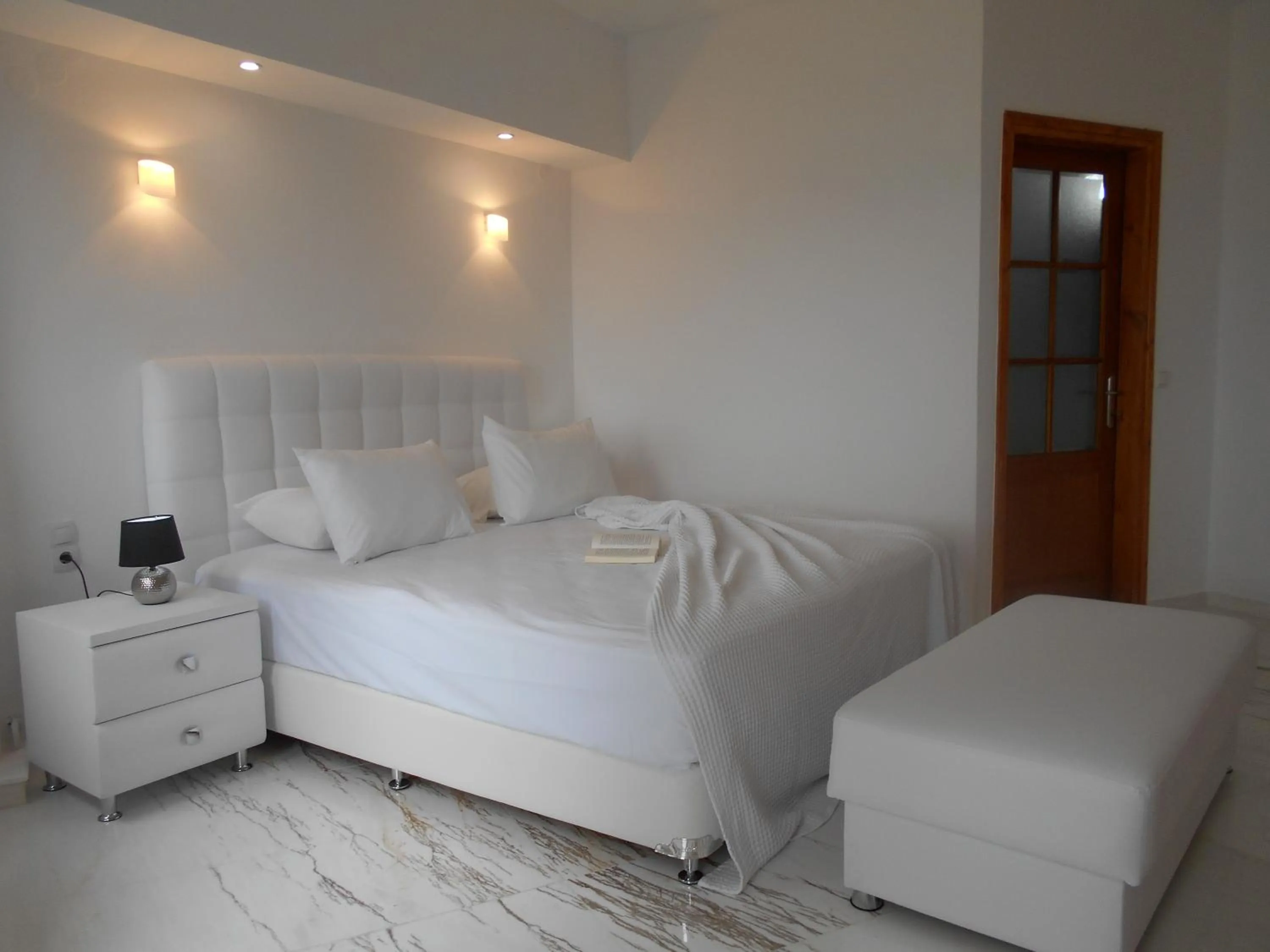 Bed in Kinira Beach Hotel