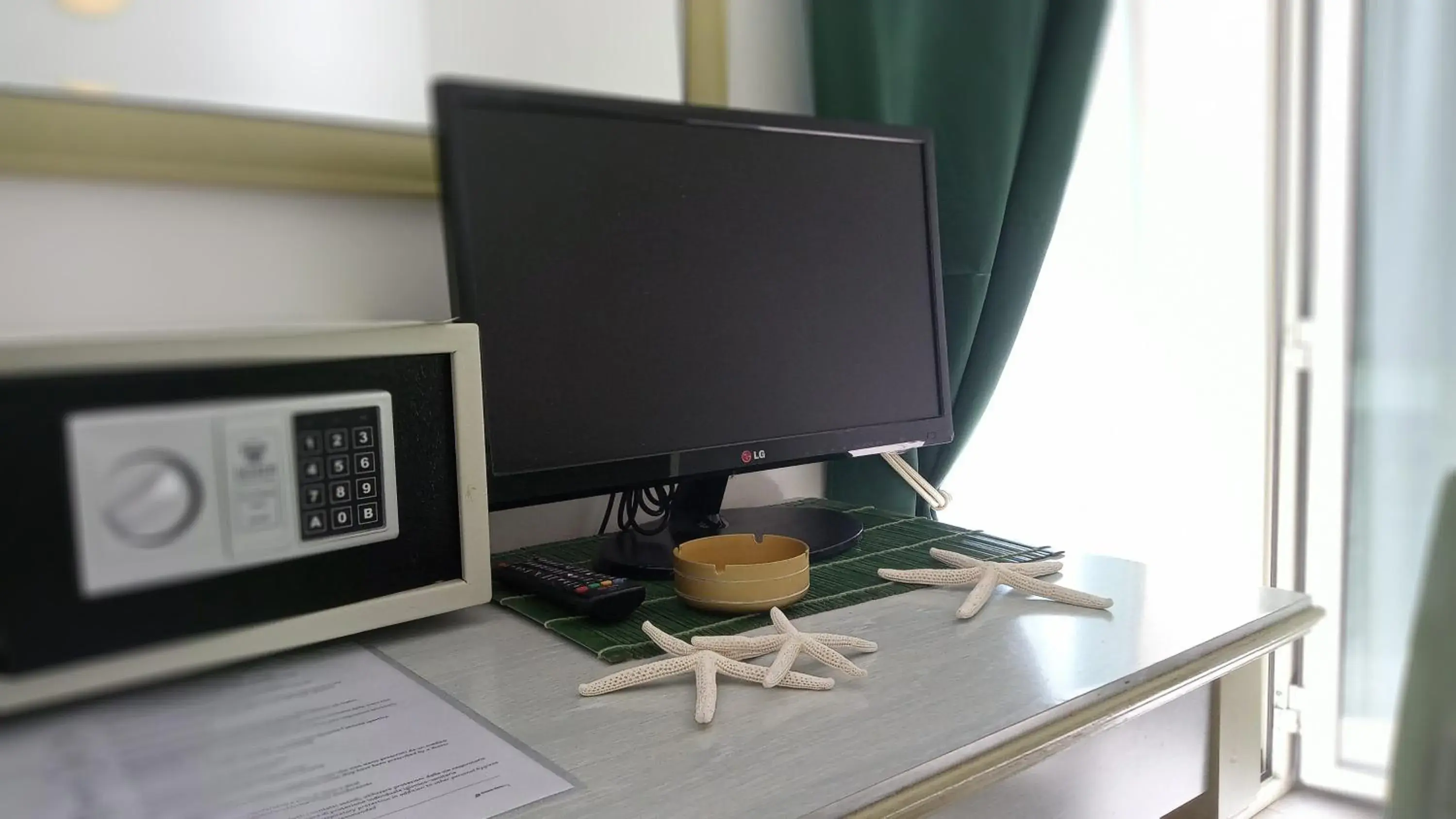 Deluxe Double Room with Balcony in Hotel Philadelphia Deluxe Double Room with Balcony in Hotel Philadelphia