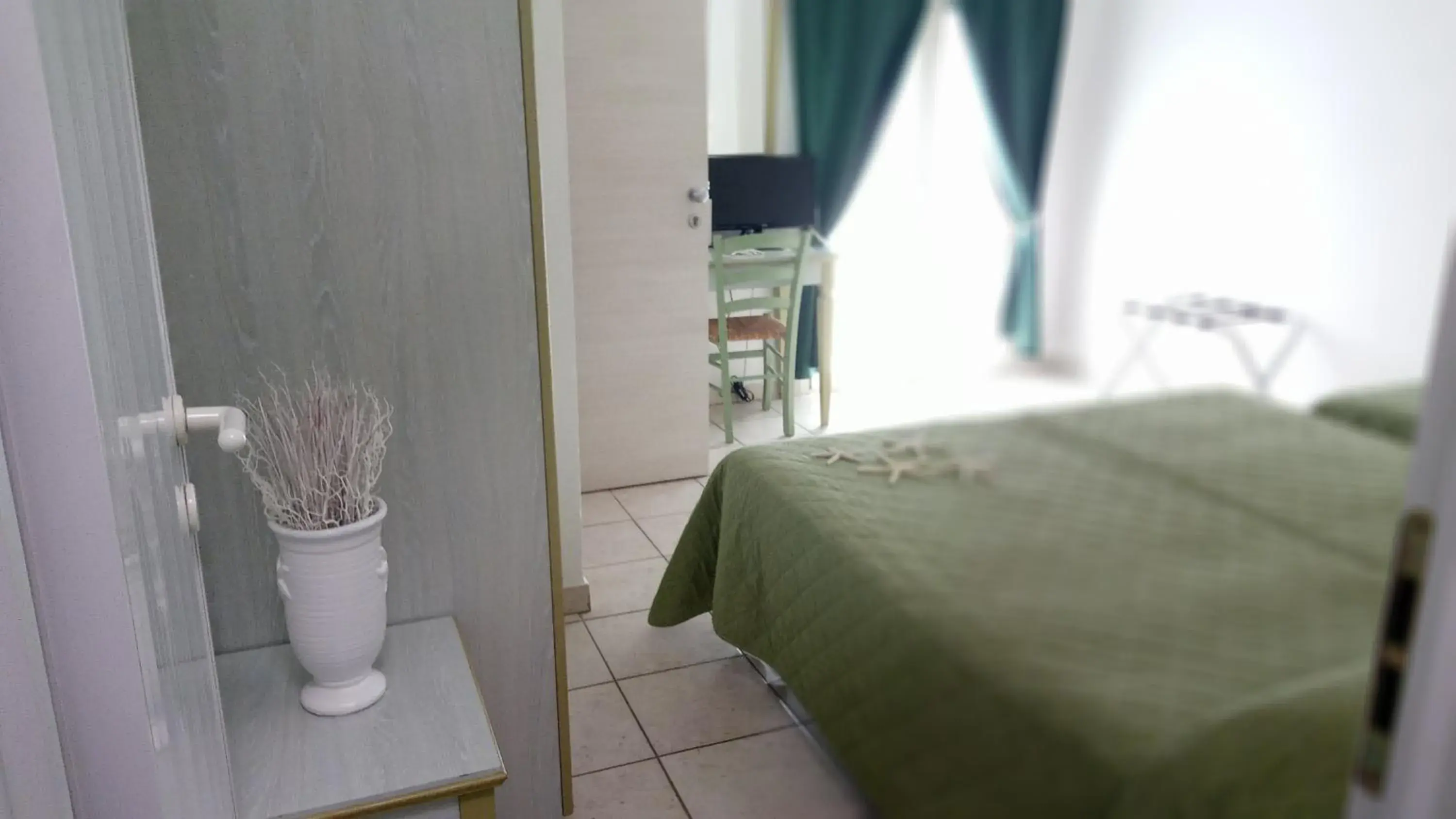 Triple Room with Balcony in Hotel Philadelphia Triple Room with Balcony in Hotel Philadelphia