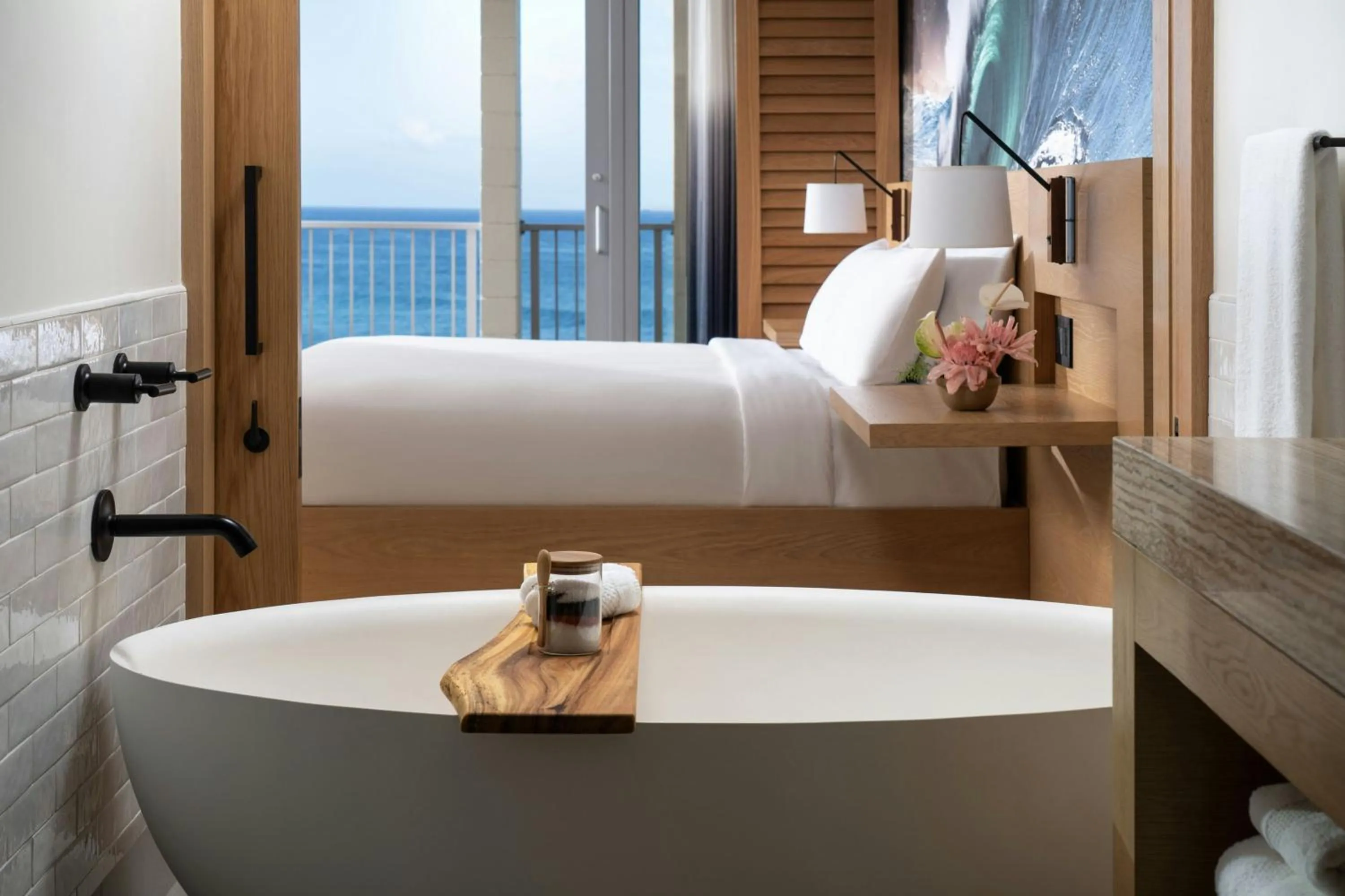 Bathroom, Bed in The Ritz-Carlton O'ahu, Turtle Bay