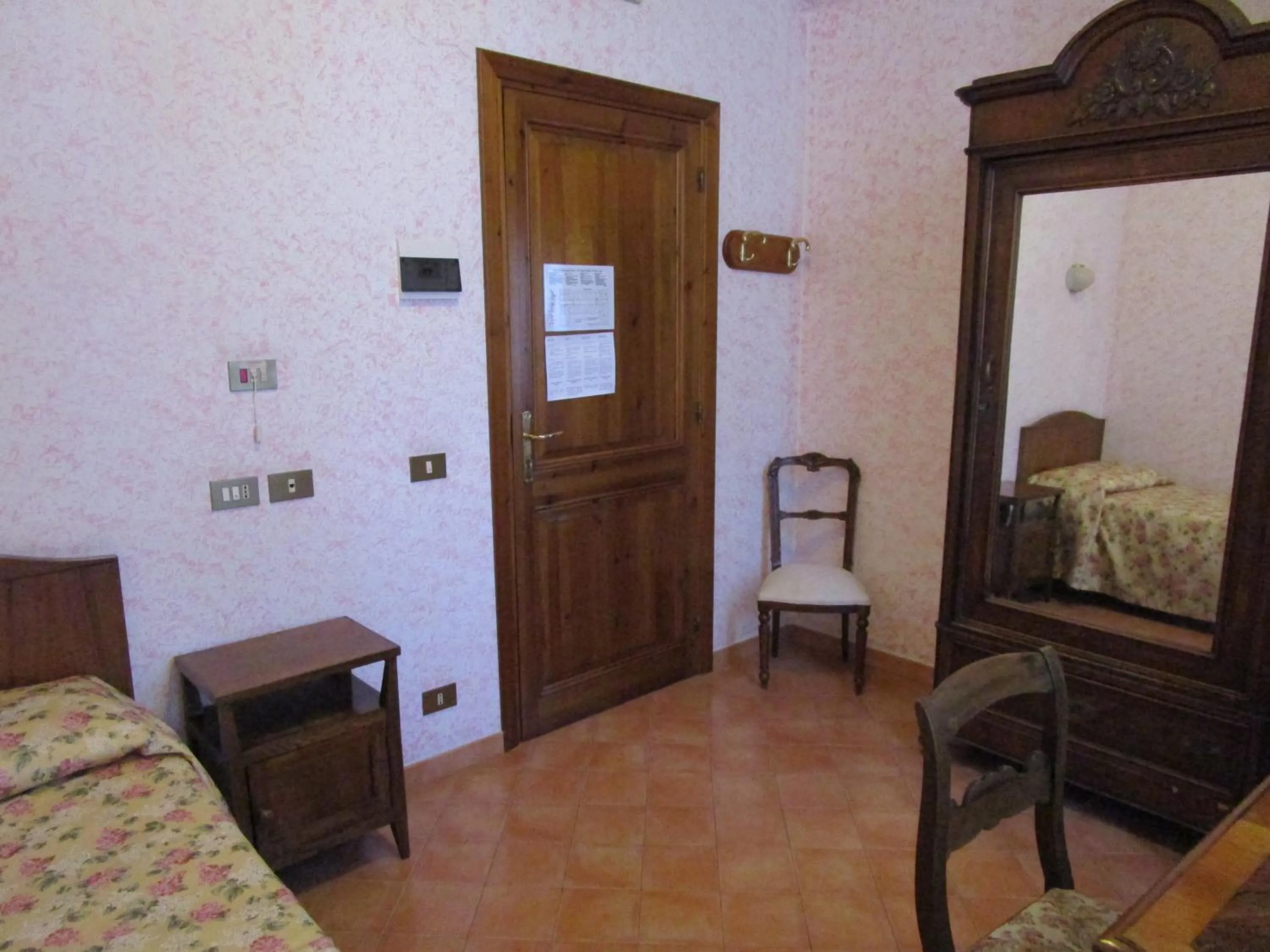 Photo of the whole room in Casa S. Giuseppe di Cluny
