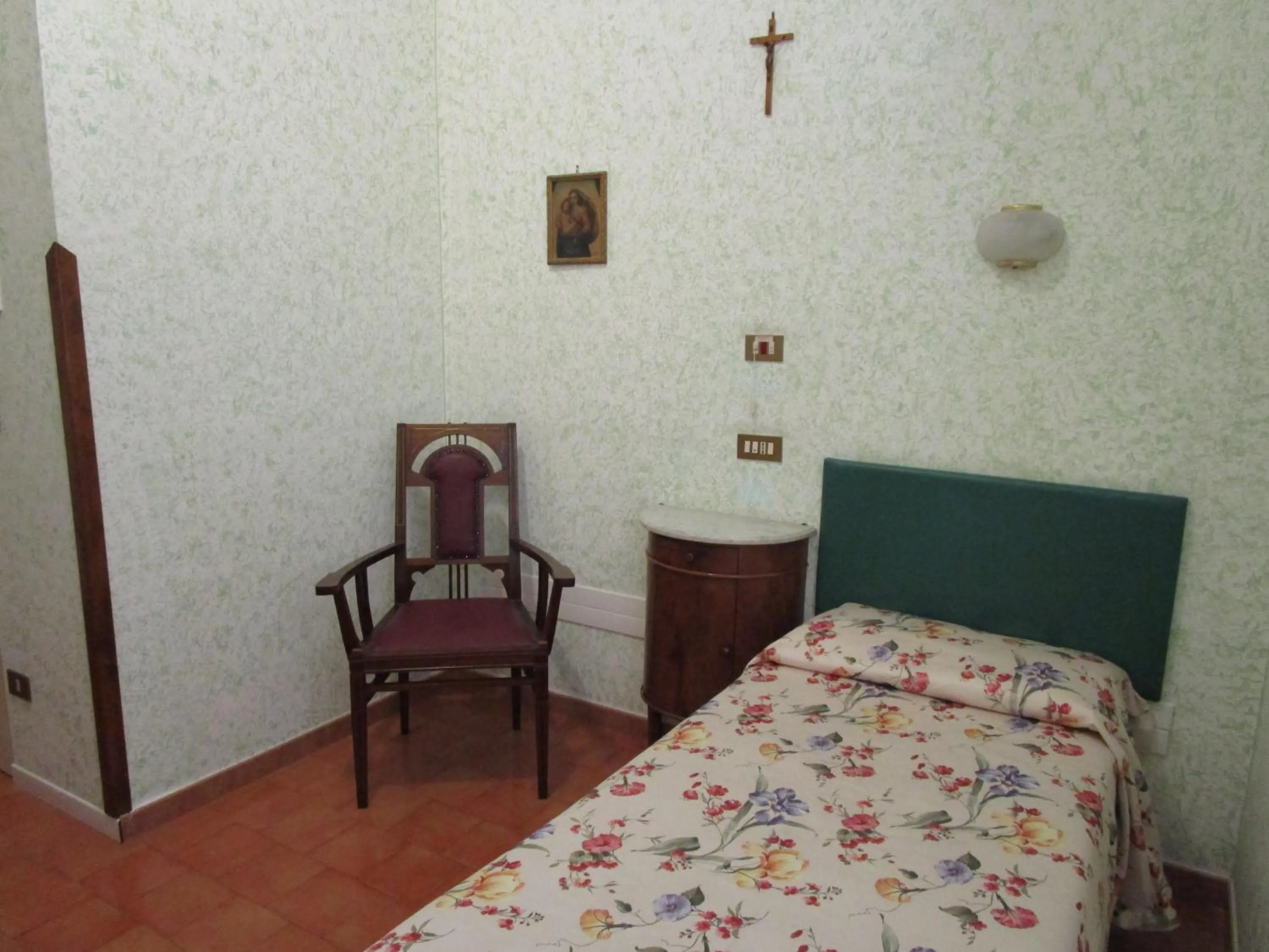 Bed in Casa S. Giuseppe di Cluny