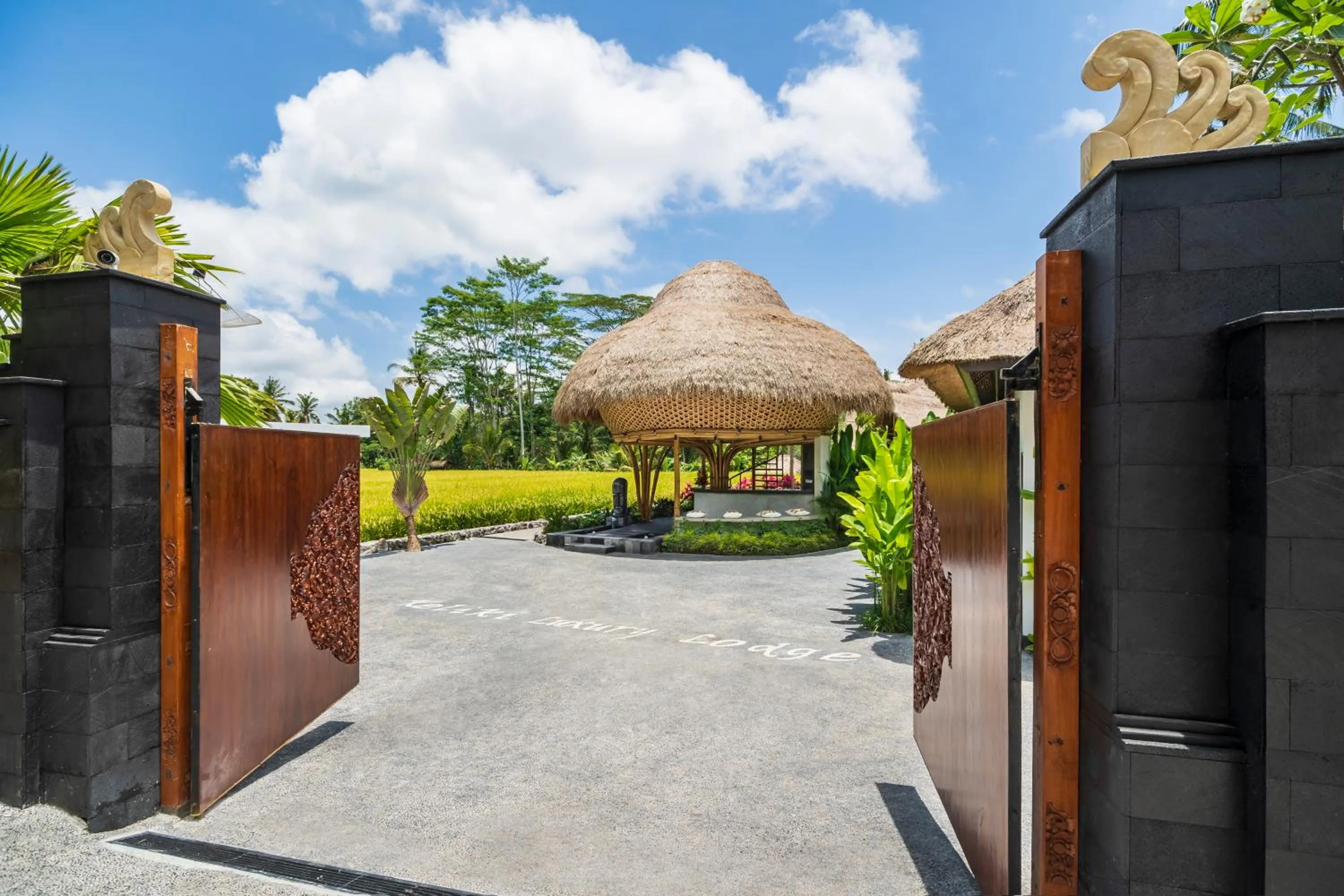 Facade/entrance in Keliki Luxury Lodge