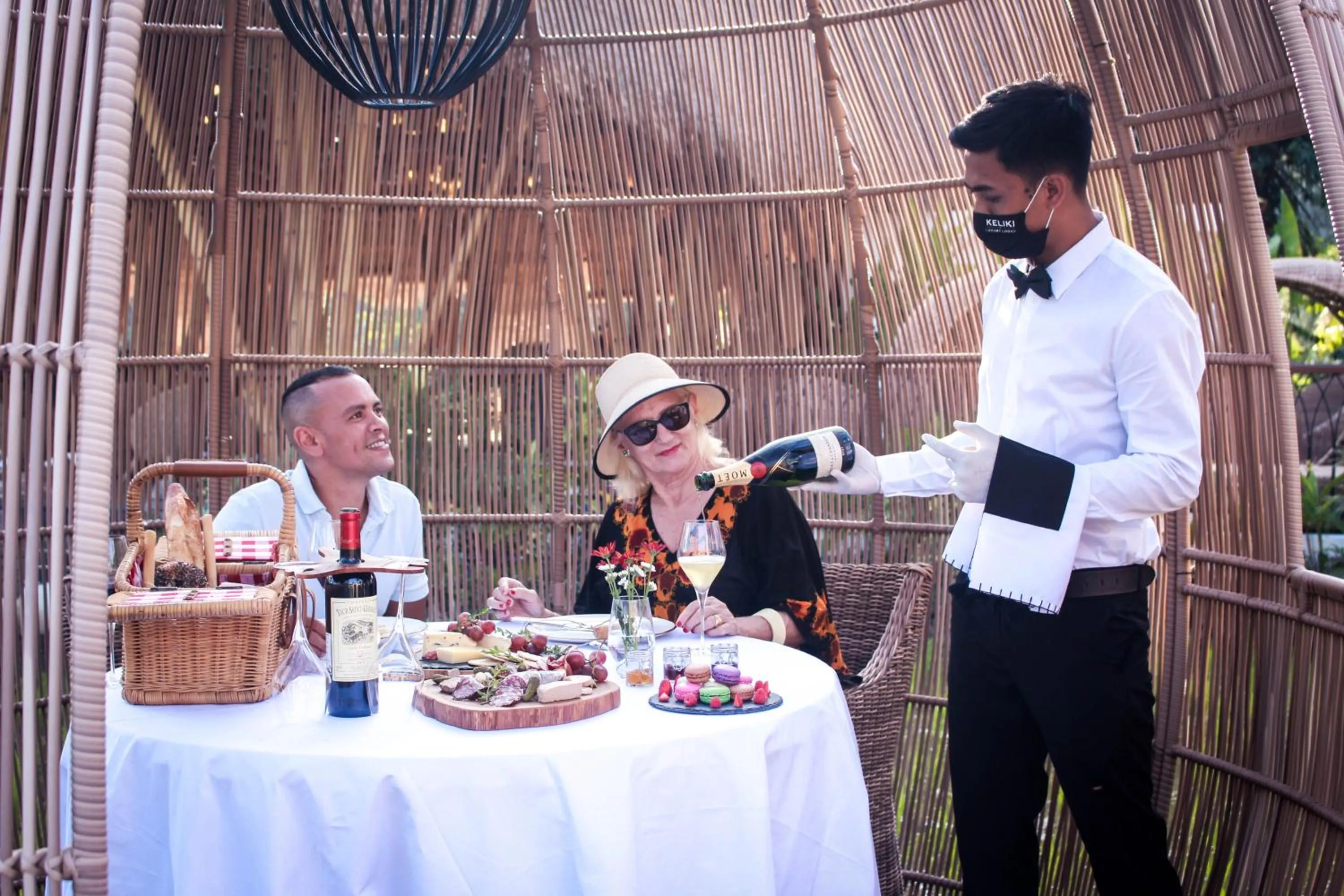 Meals in Keliki Luxury Lodge