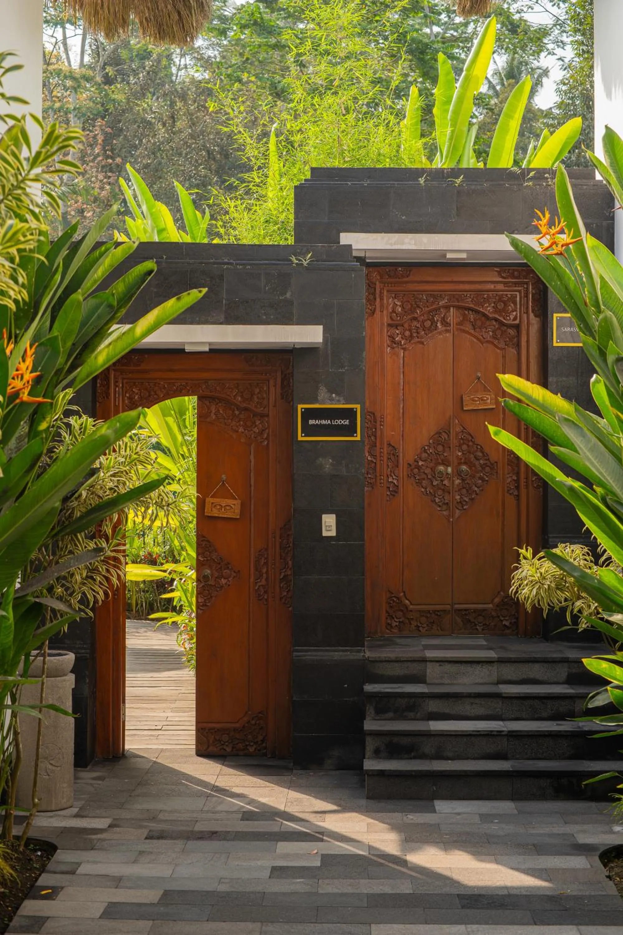 Facade/entrance in Keliki Luxury Lodge