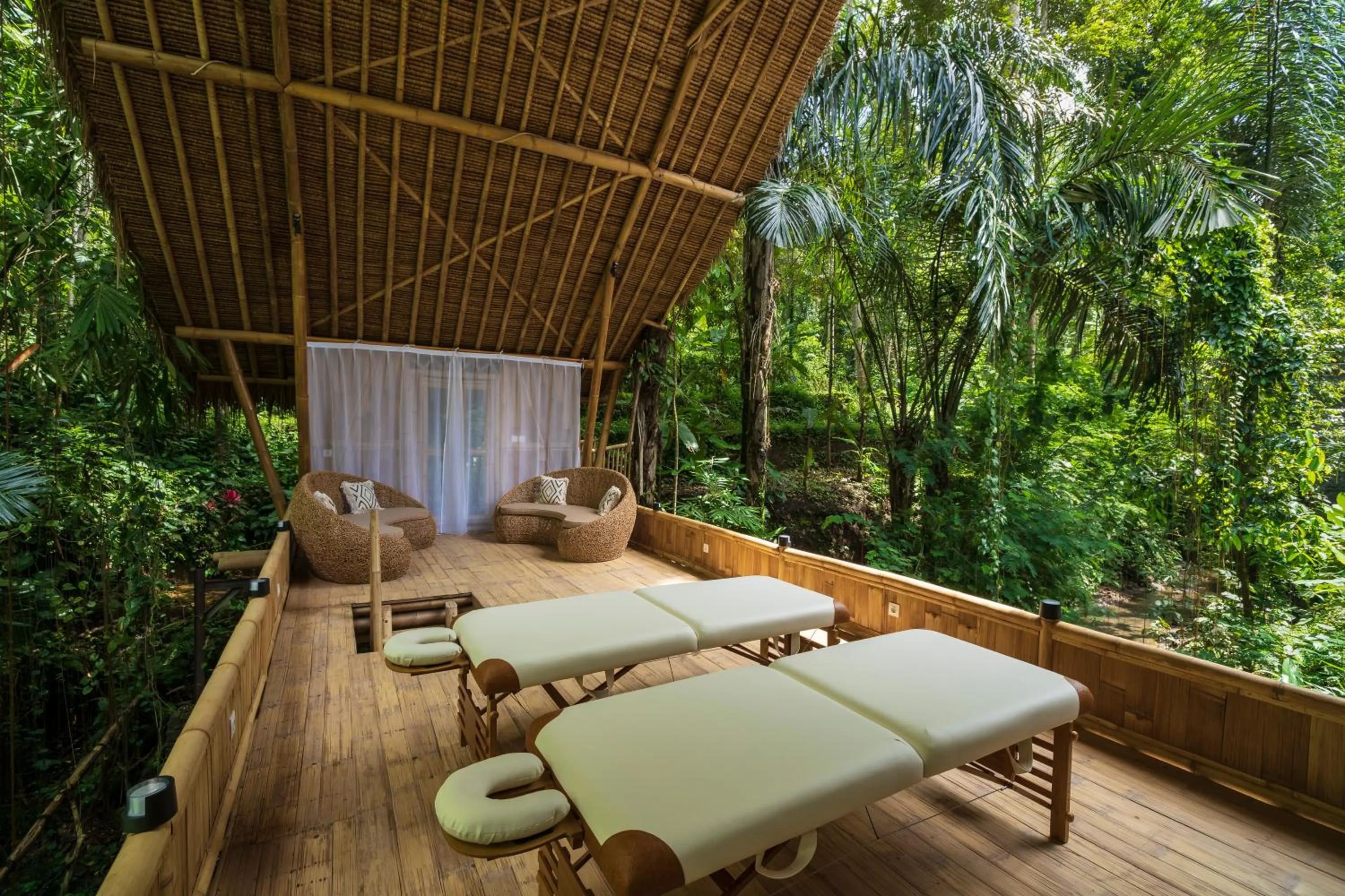 Massage in Keliki Luxury Lodge