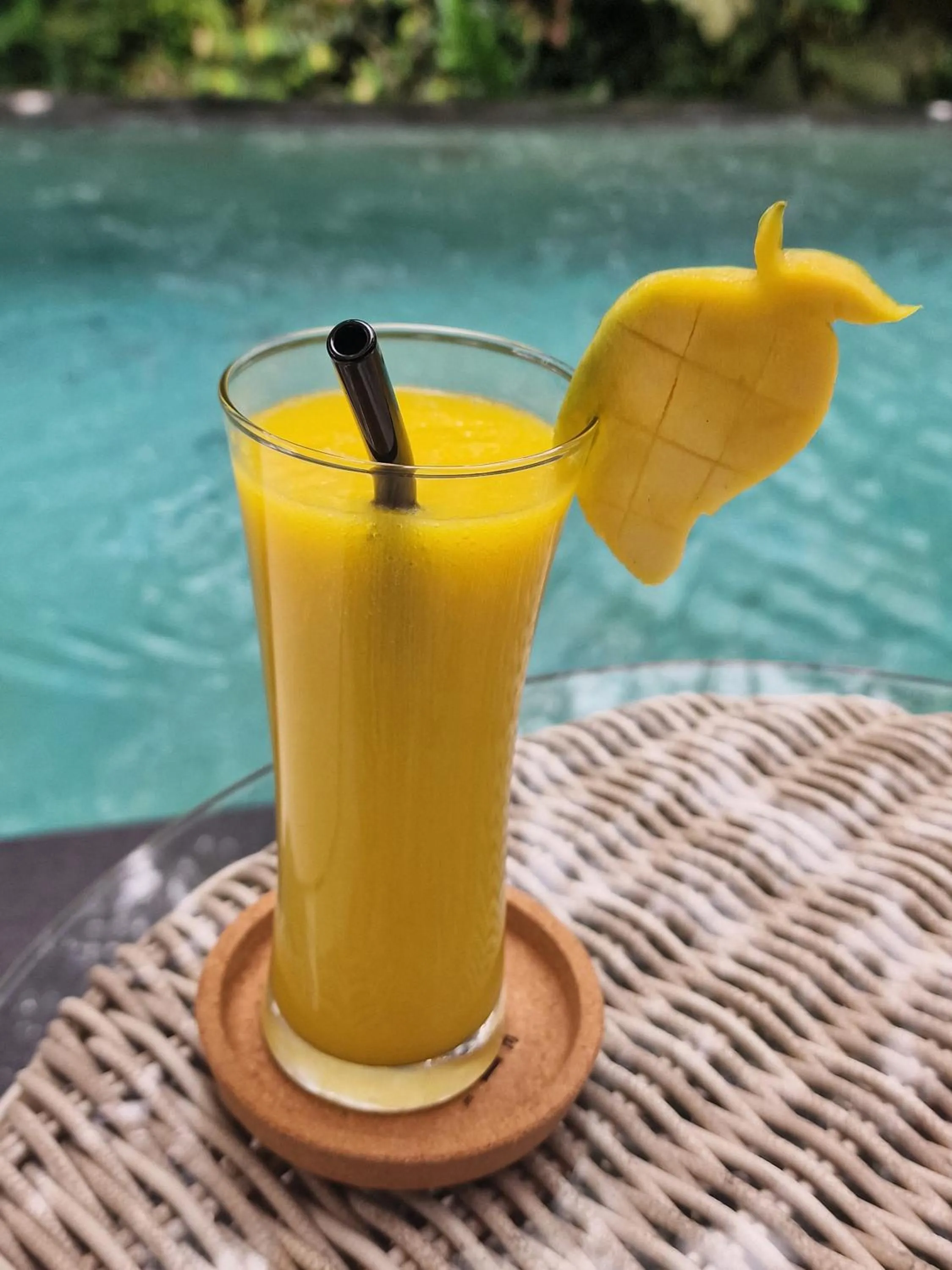 Drinks in Keliki Luxury Lodge