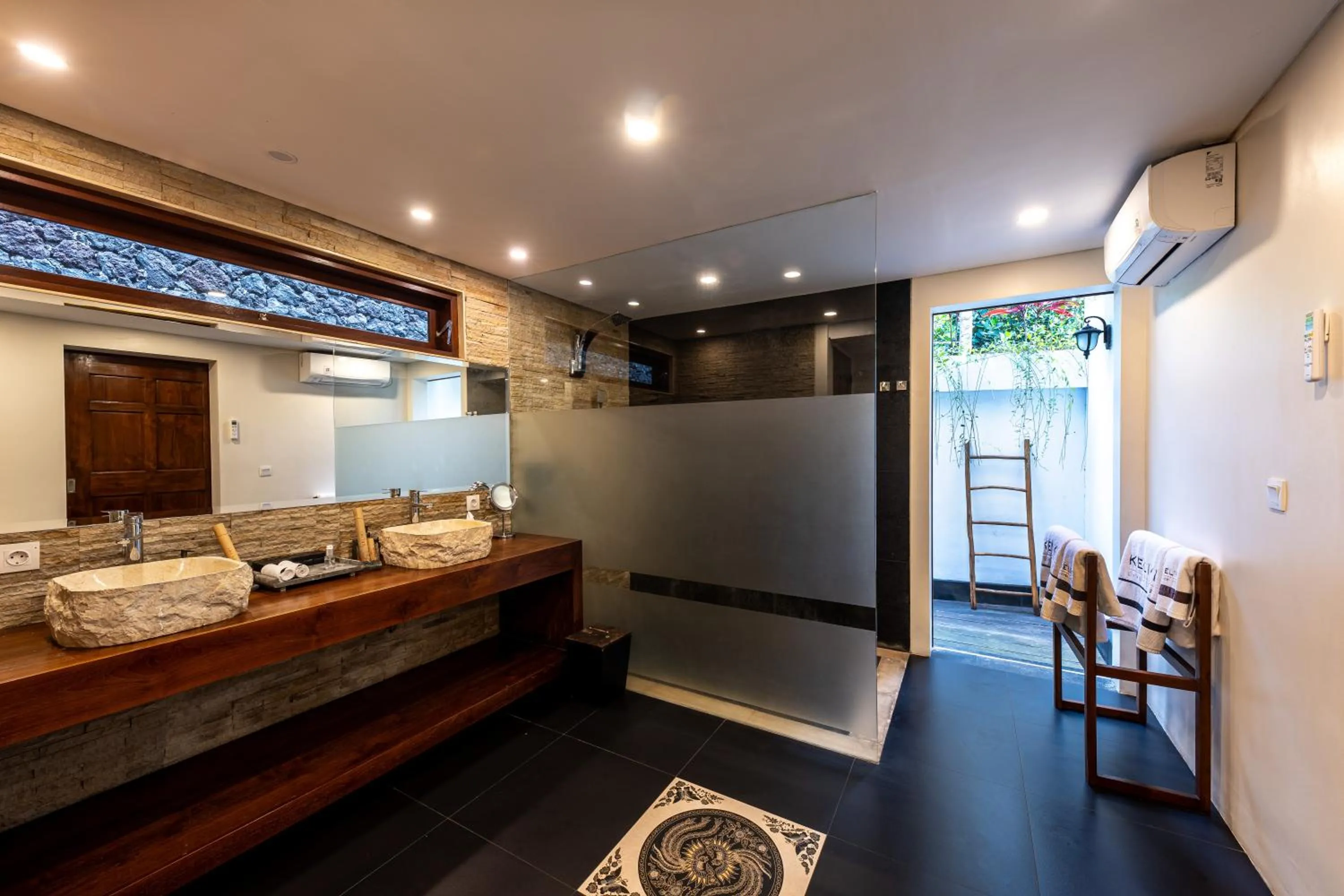 Bathroom in Keliki Luxury Lodge