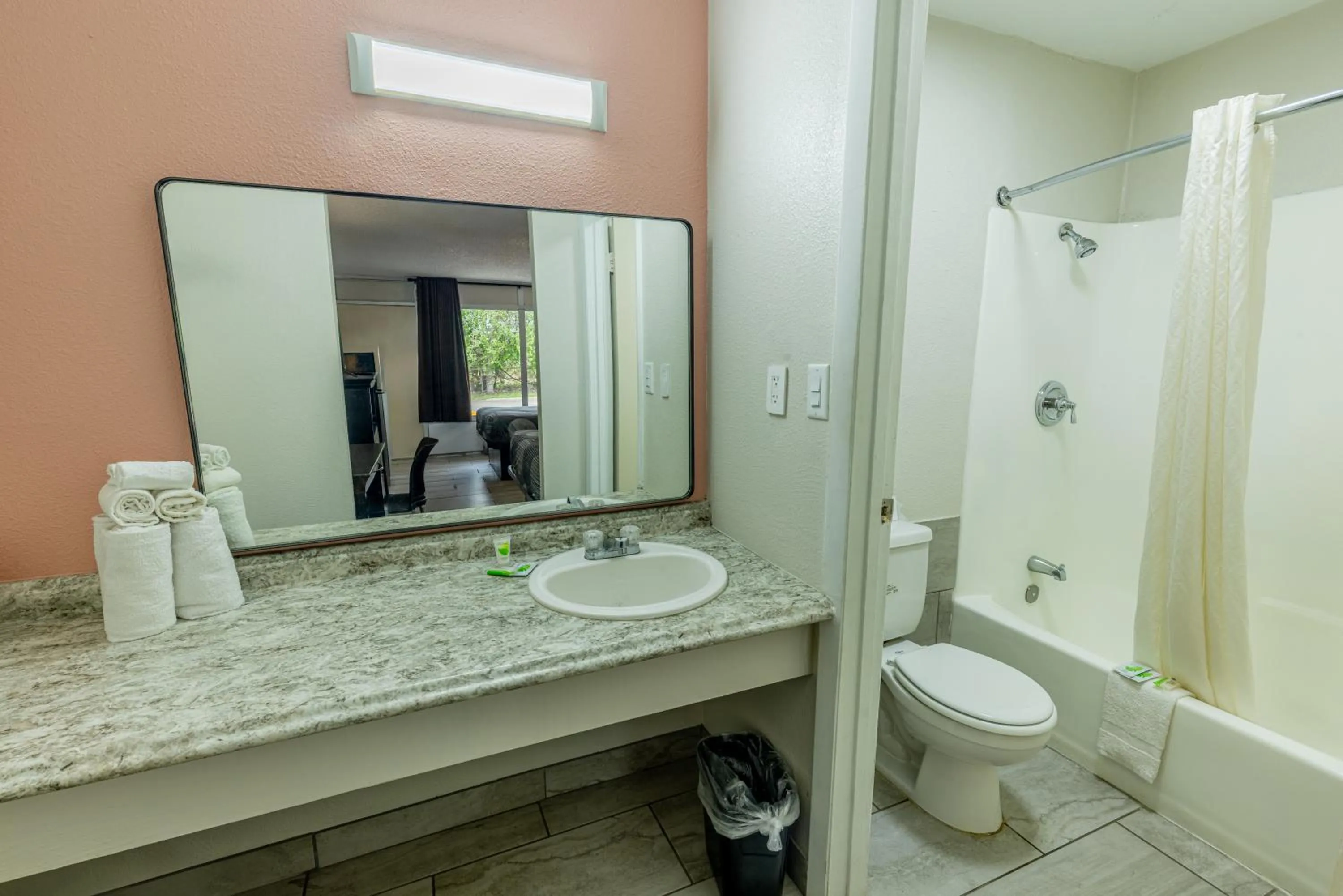 Bathroom in Executive Inn Beeville US 181