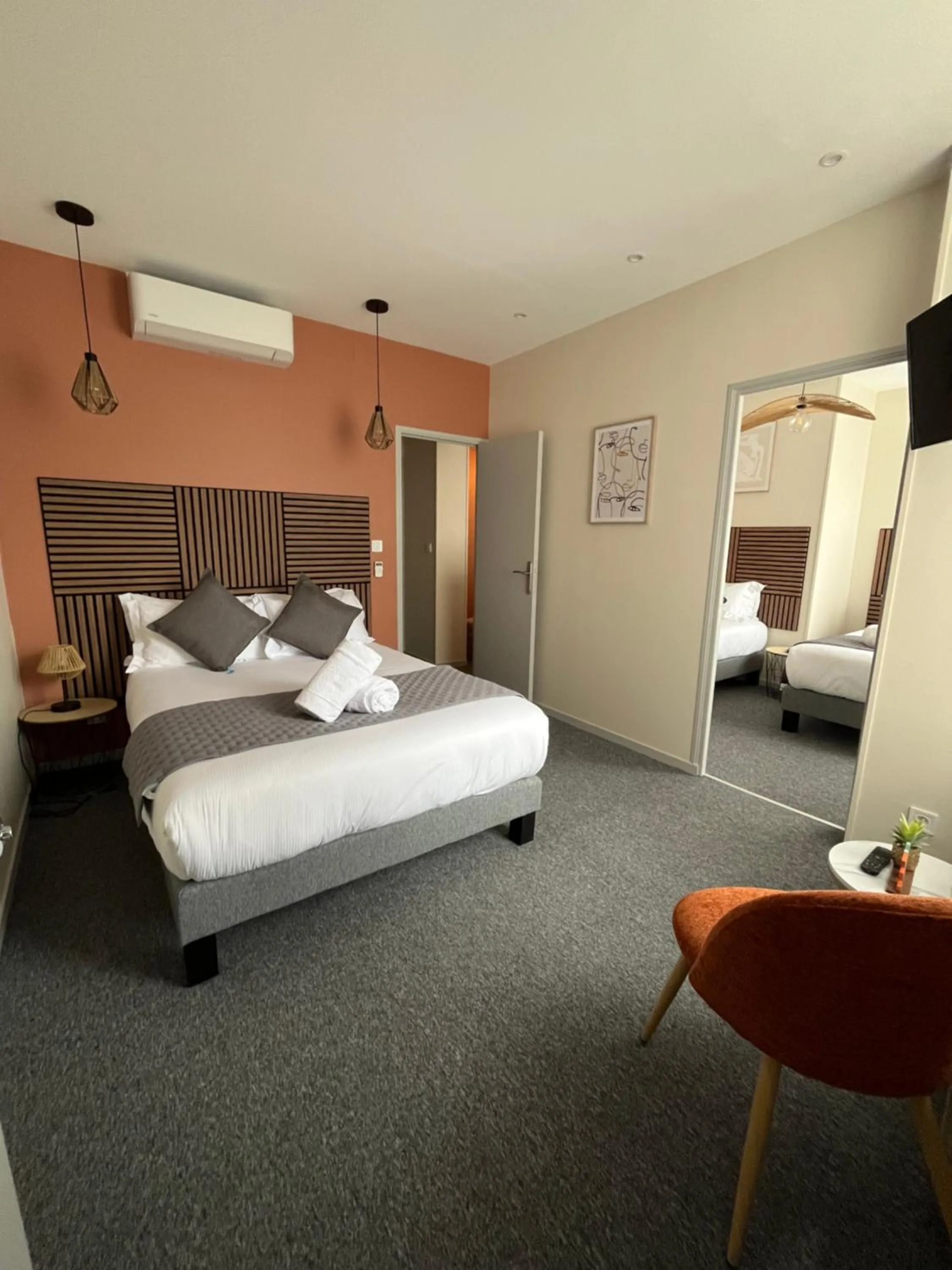 Bedroom, Bed in Cit'Hotel La Résidence