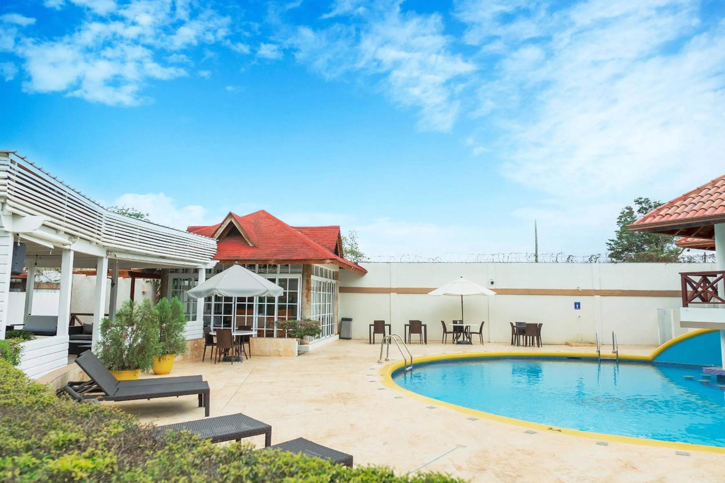 Pool view in Hotel Silvestre