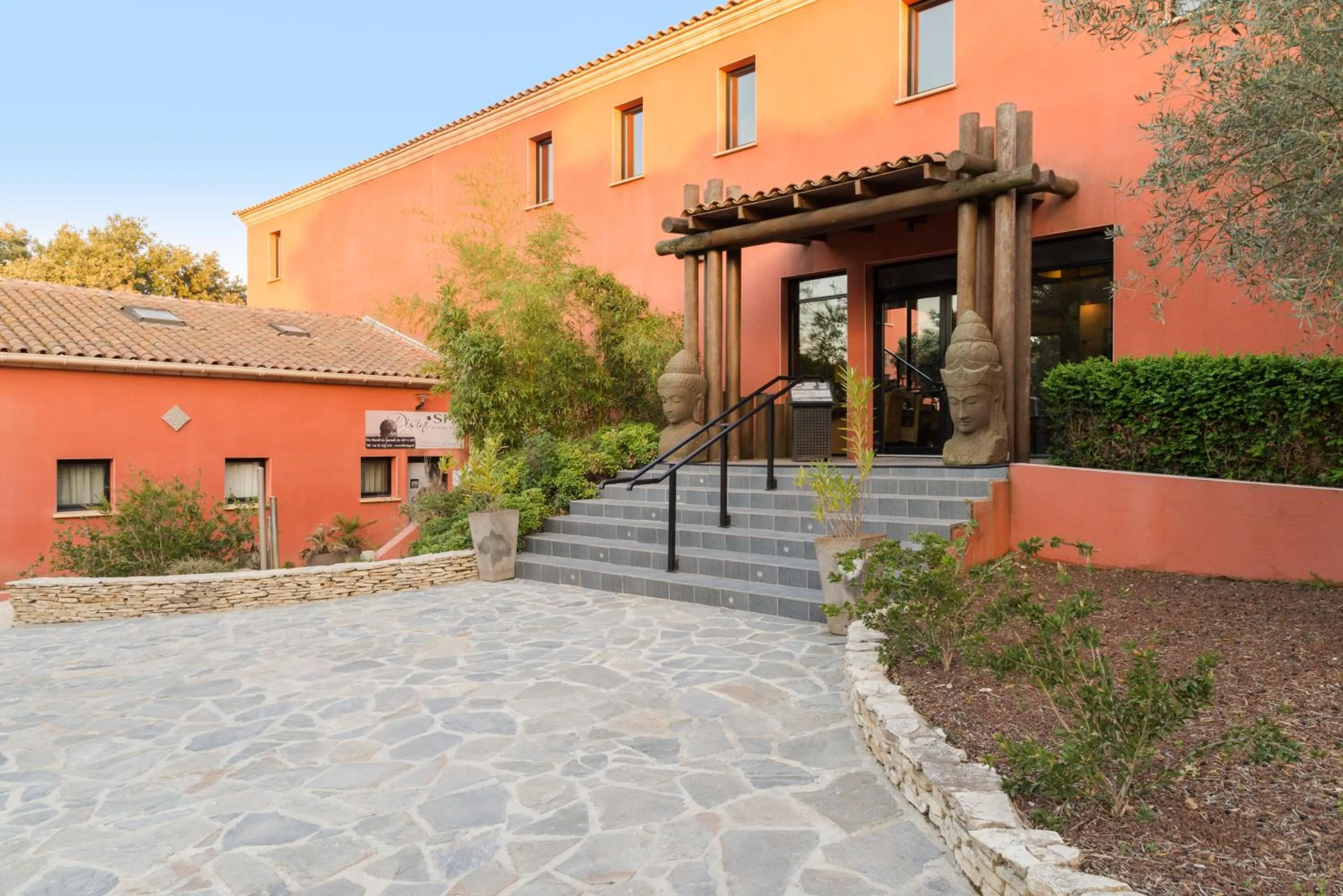 Facade/entrance in Hotel restaurant Spa Disini Montpellier Est, The Originals Relais