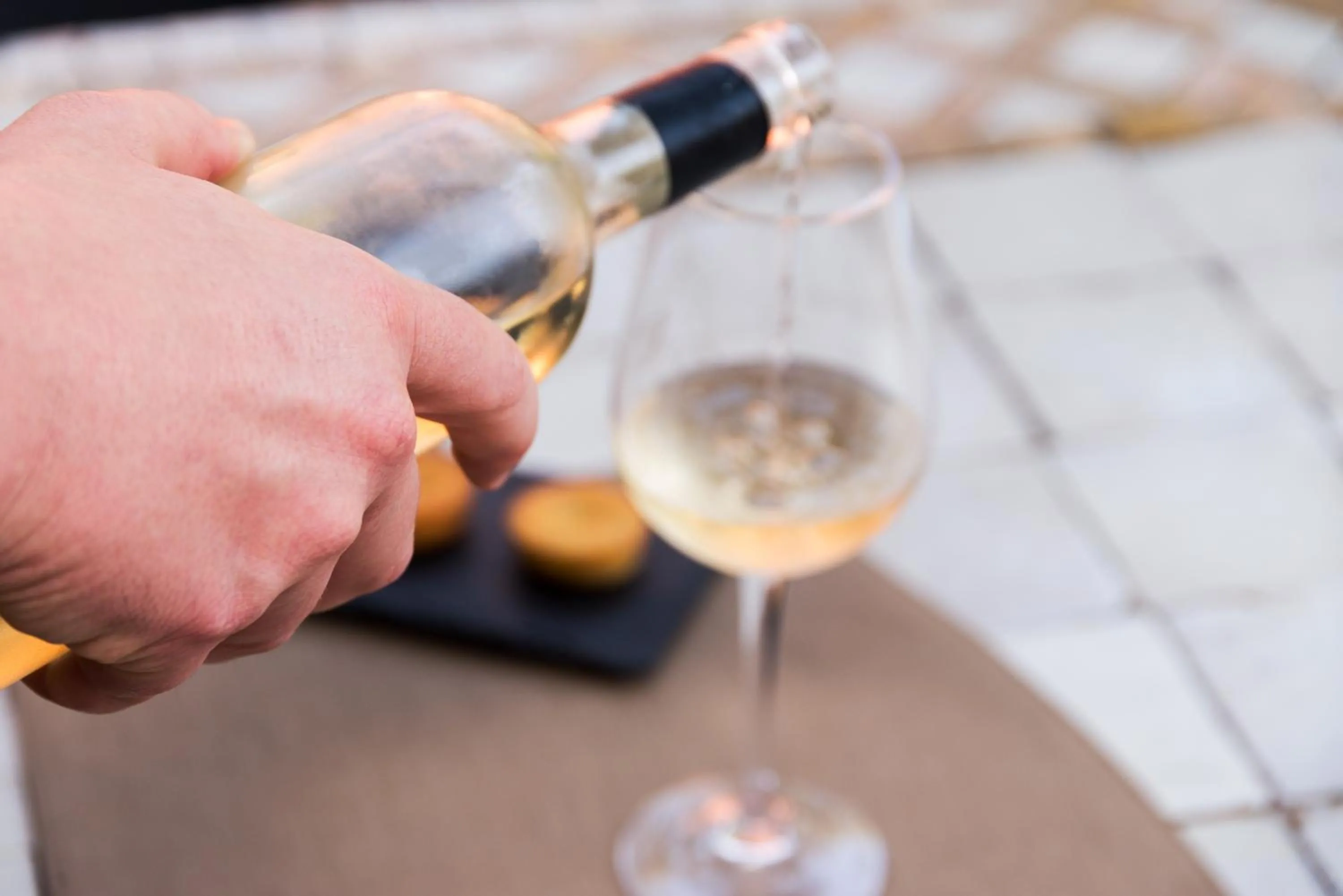 Lounge or bar in Hotel restaurant Spa Disini Montpellier Est, The Originals Relais