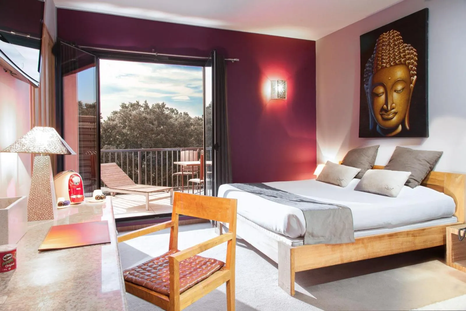 Bed in Hotel restaurant Spa Disini Montpellier Est, The Originals Relais