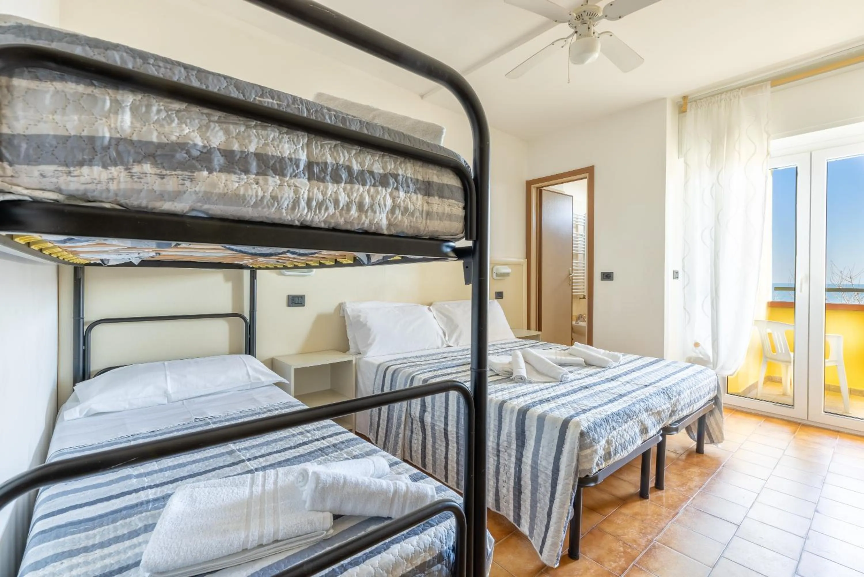 bunk bed in Hotel Mignon Riccione Fronte Mare