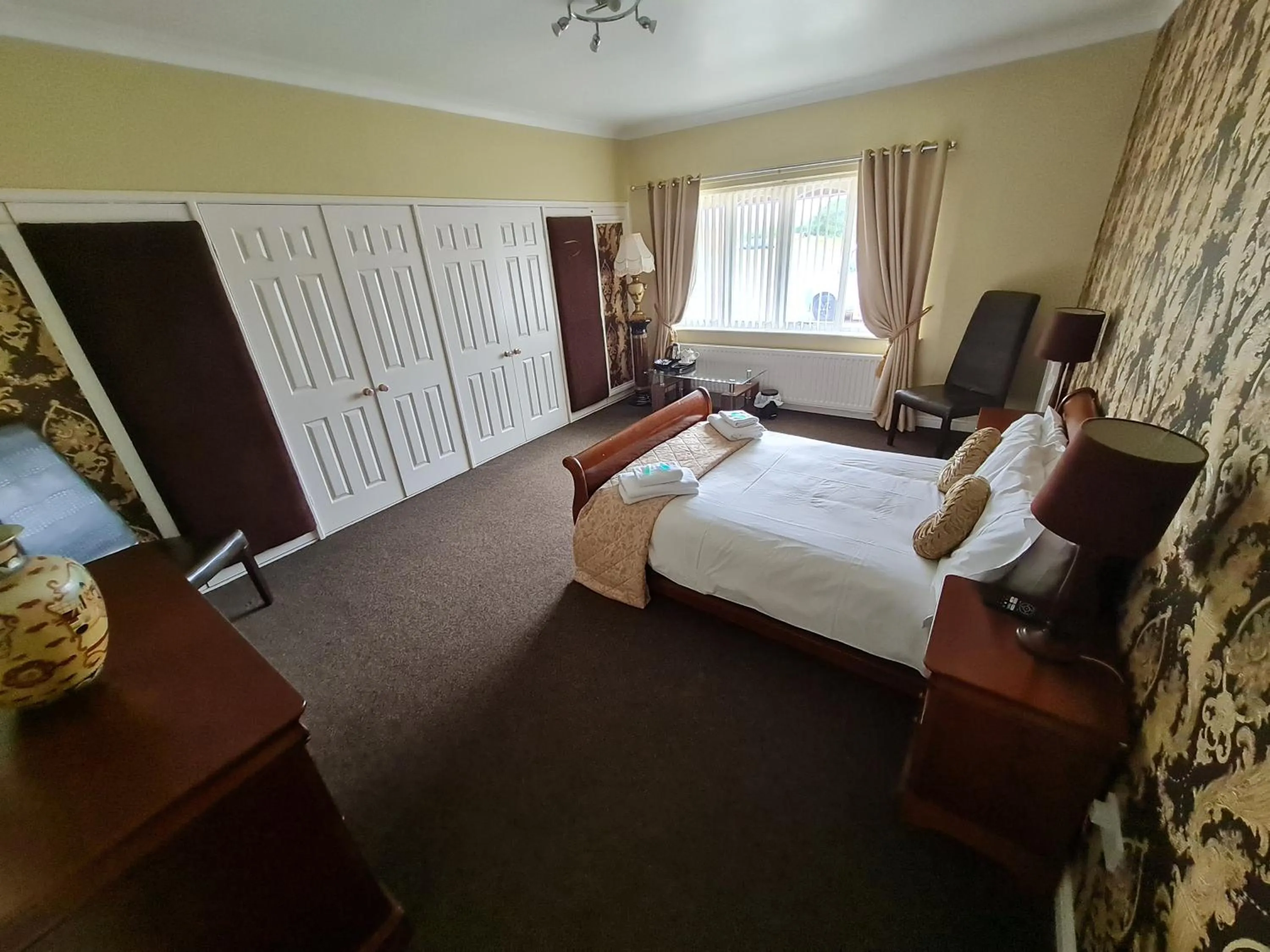 Bedroom, Bed in The Mayfair Lodge & Family Suite