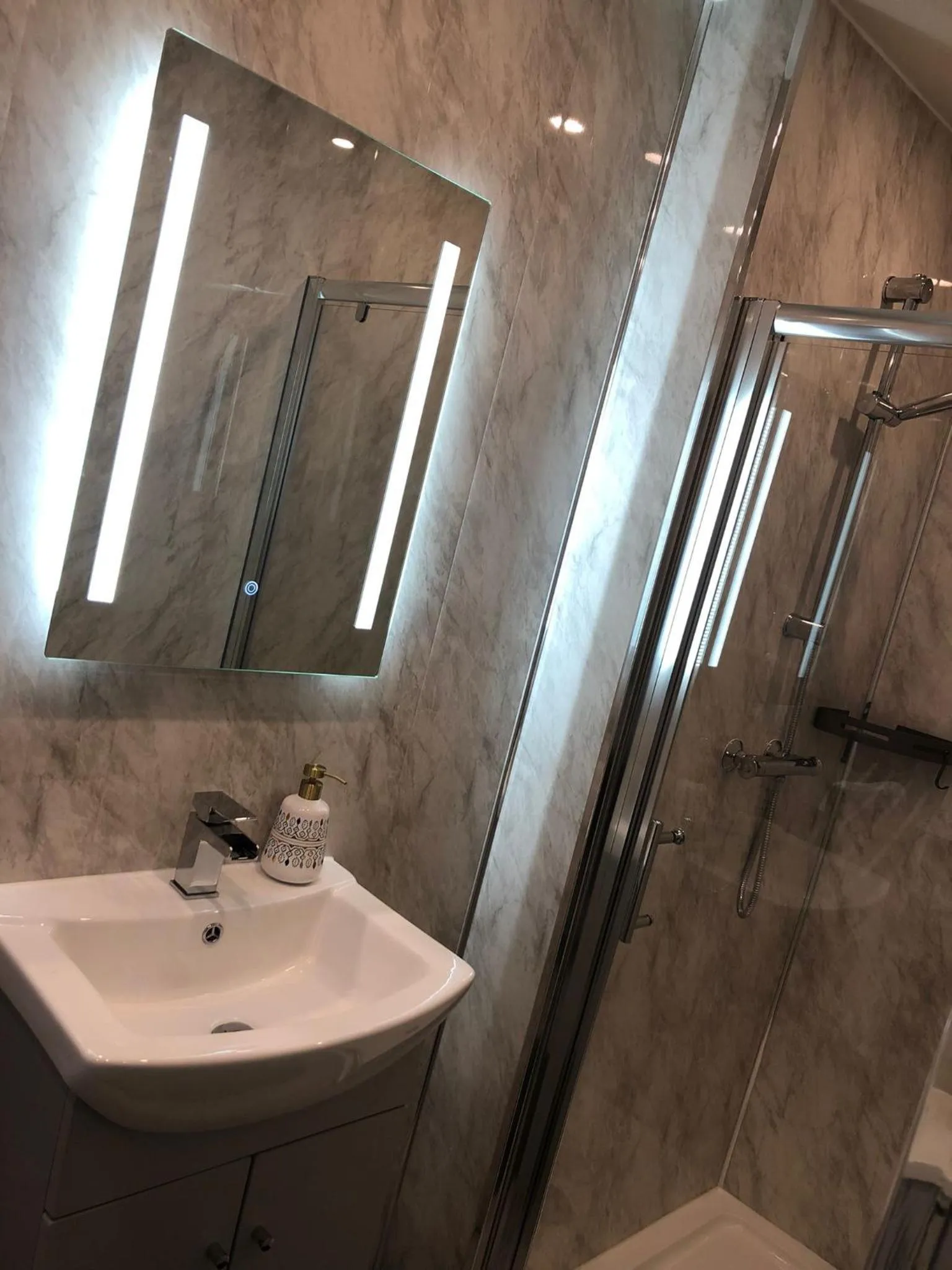 Bathroom in Ashfield Hotel