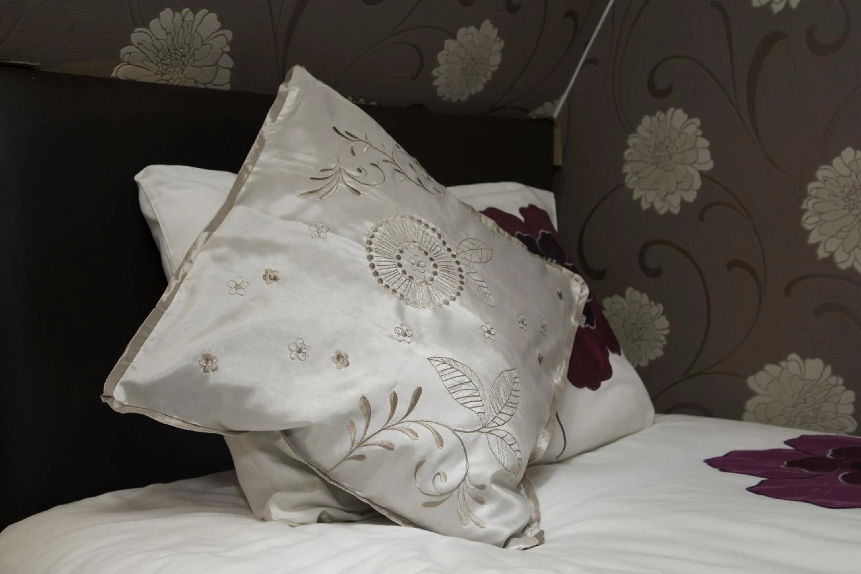 Bed in Ashfield Hotel