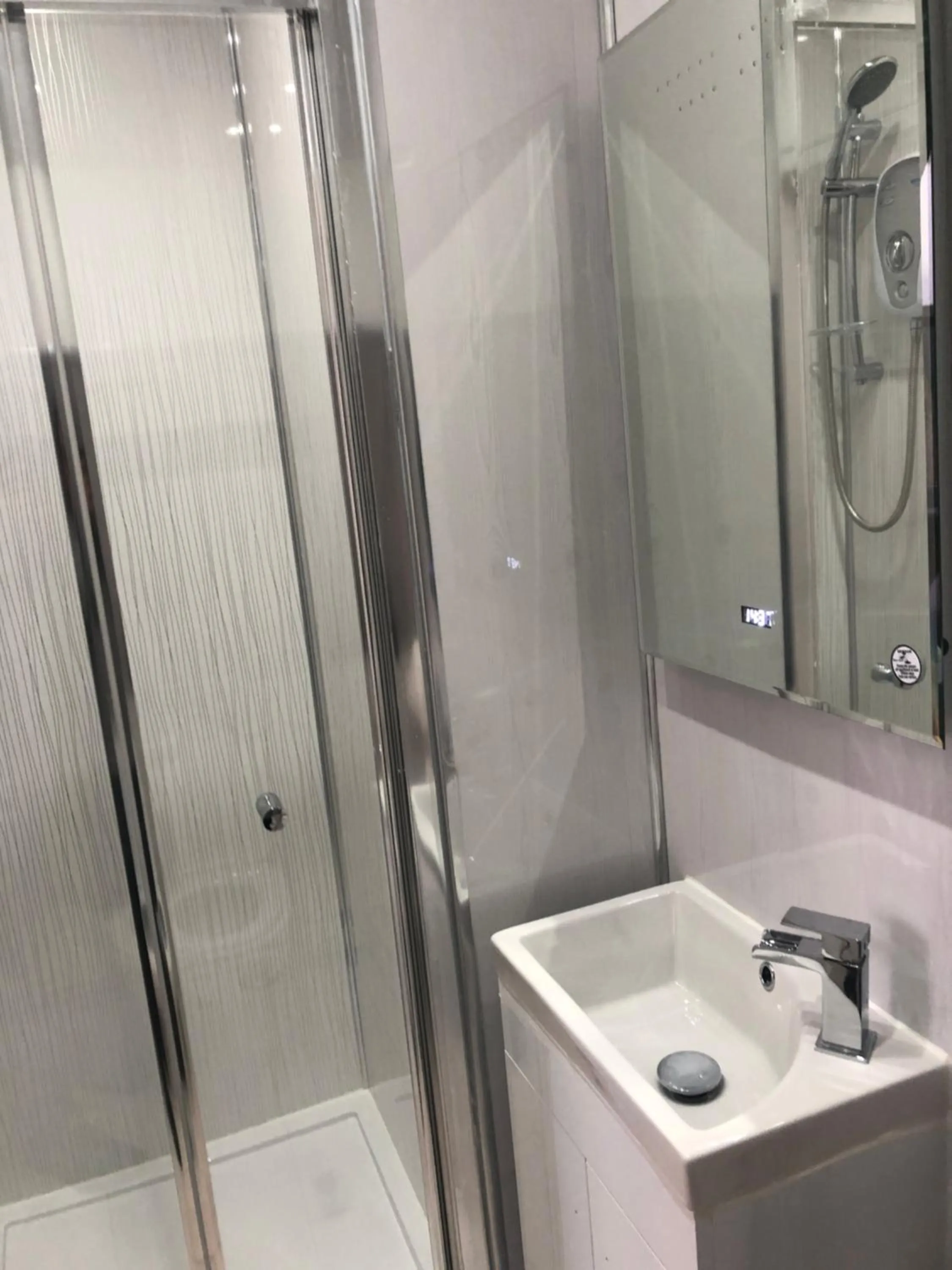 Bathroom in Ashfield Hotel