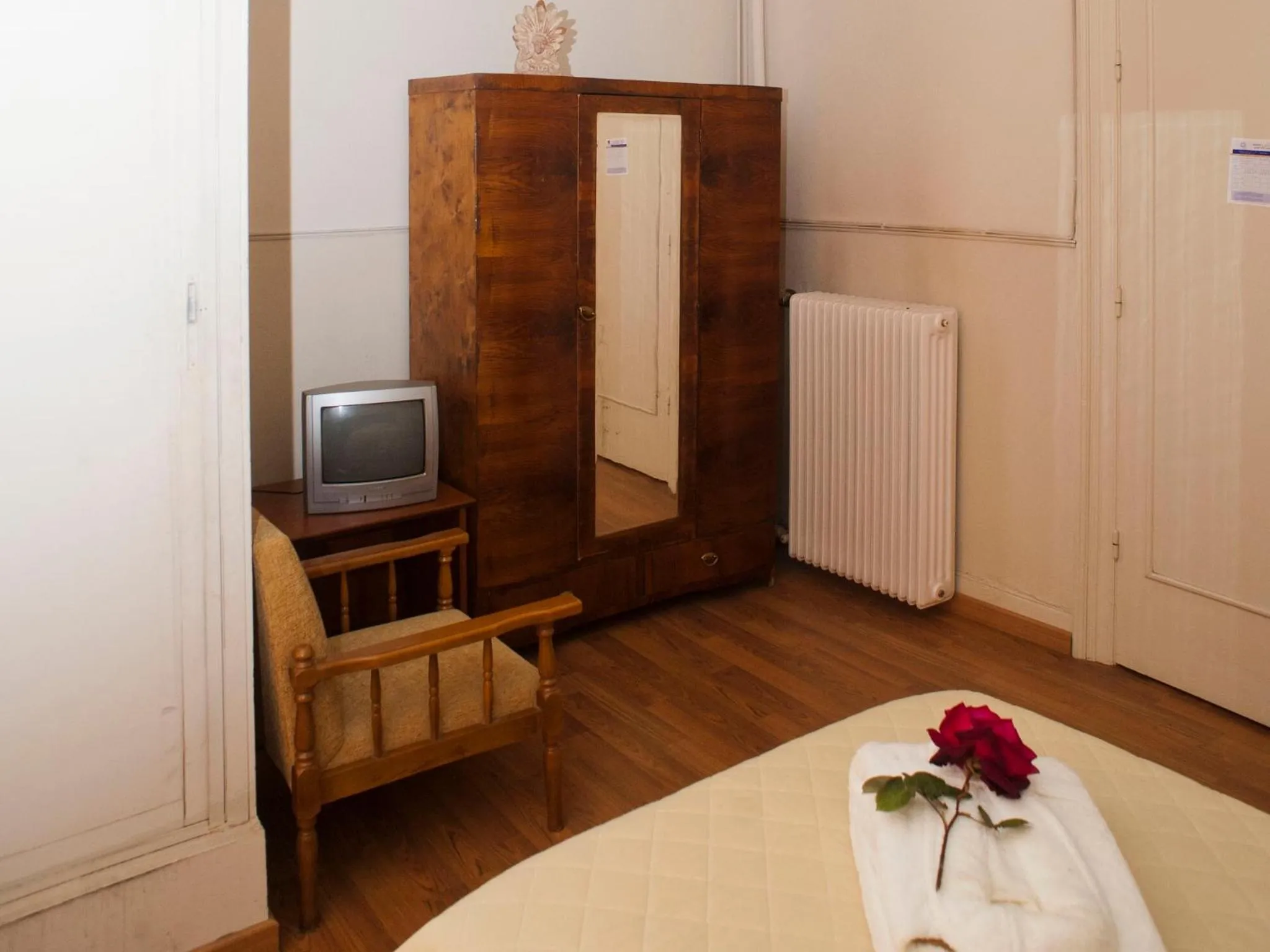 TV and multimedia in Hotel Acropolis