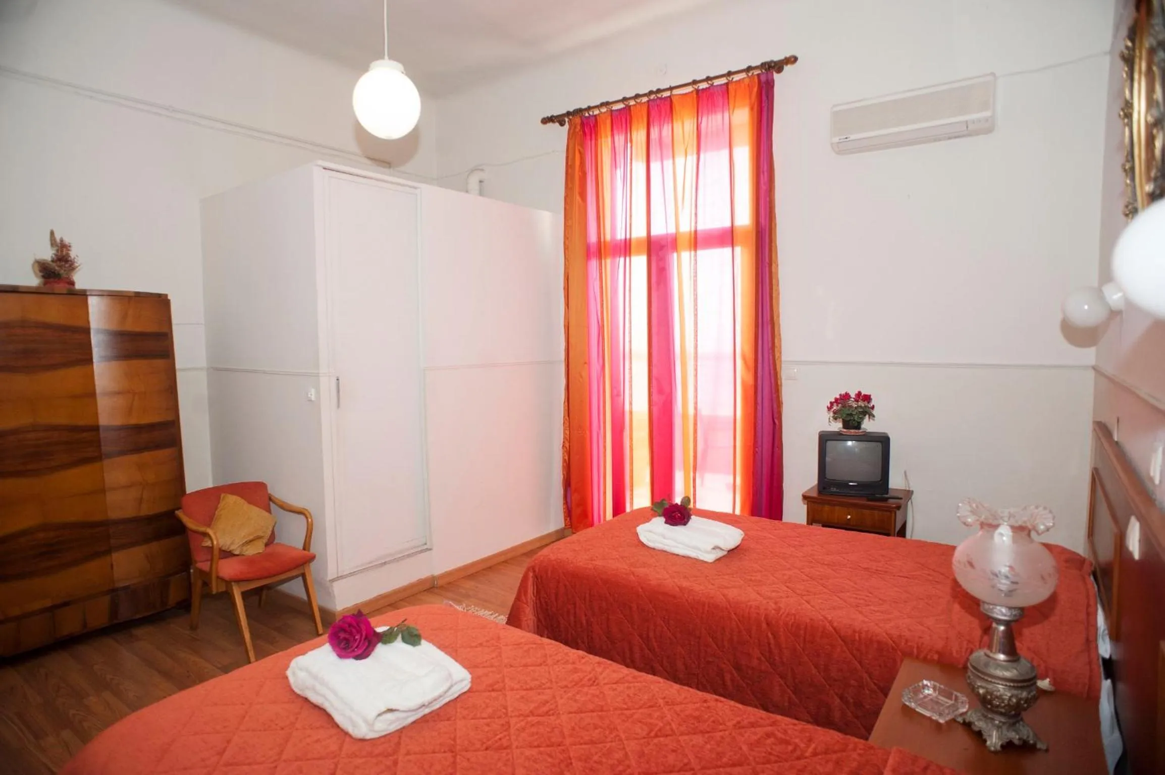 Bed in Hotel Acropolis