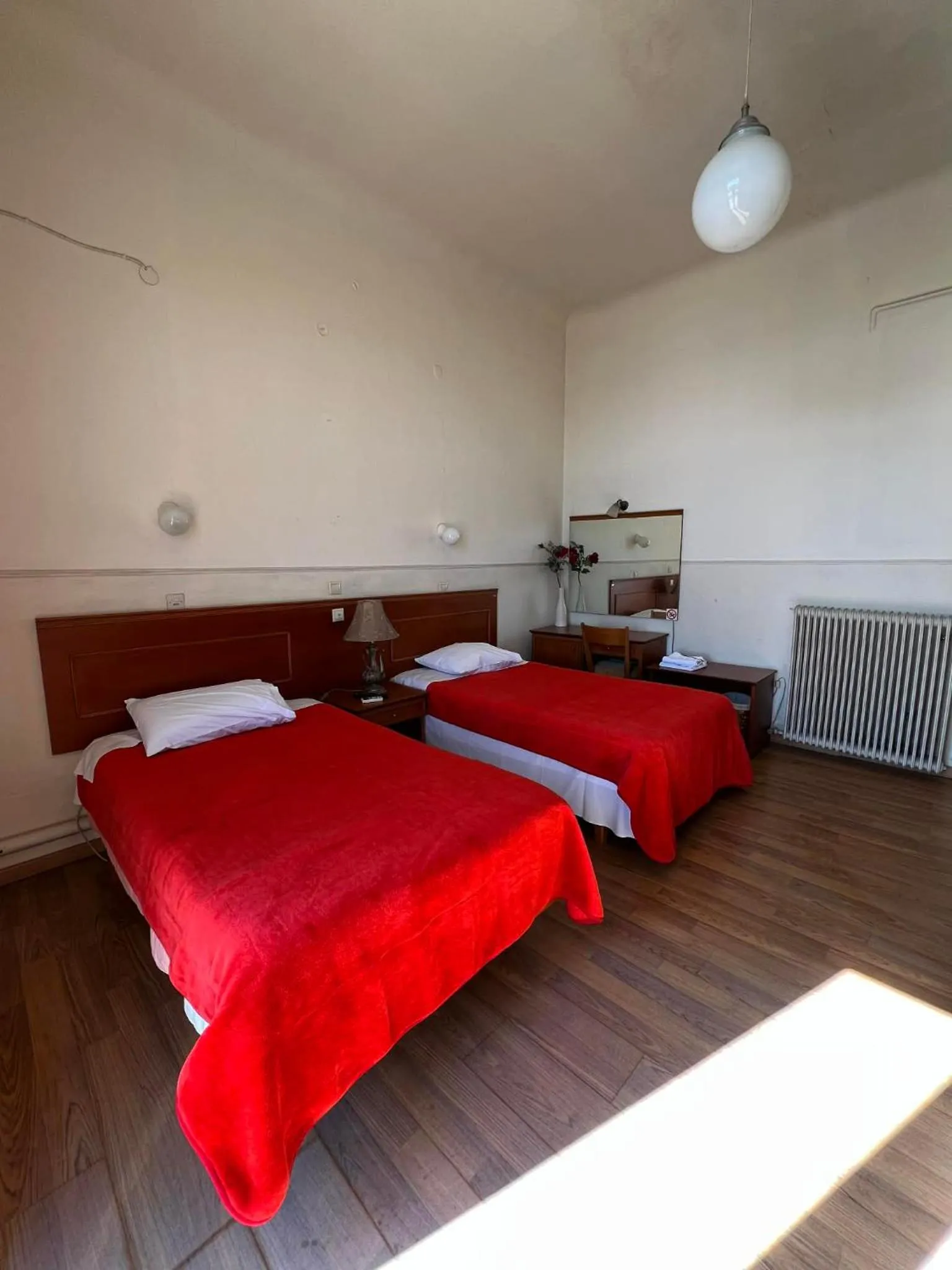 Bed in Hotel Acropolis