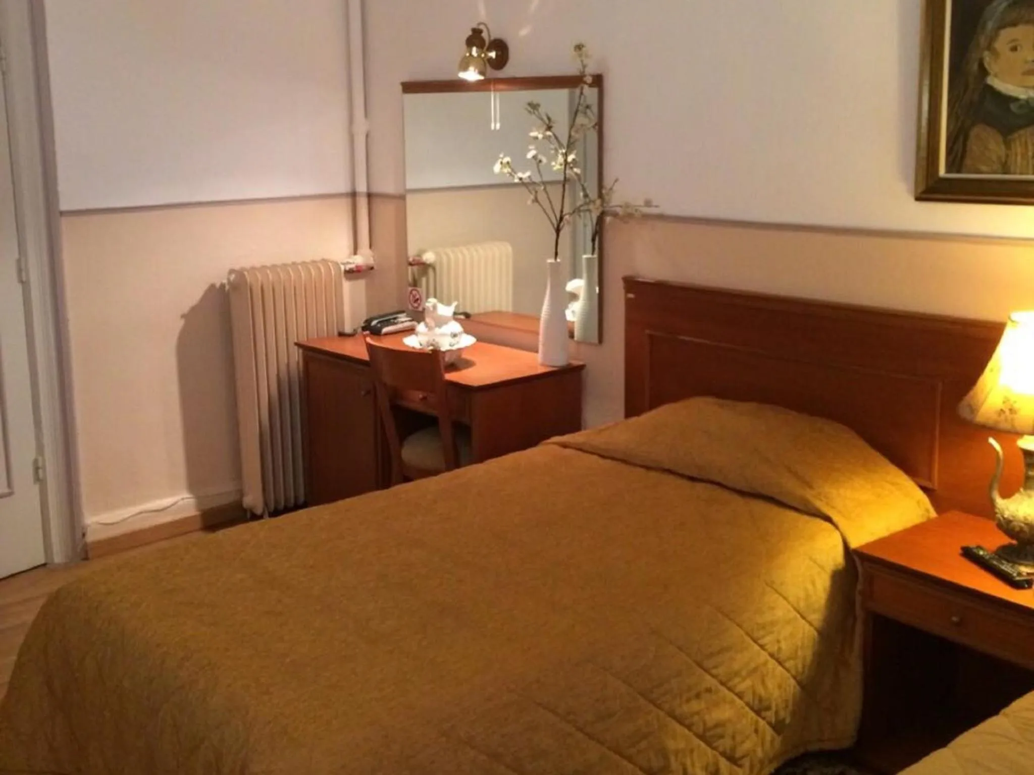 Bed in Hotel Acropolis