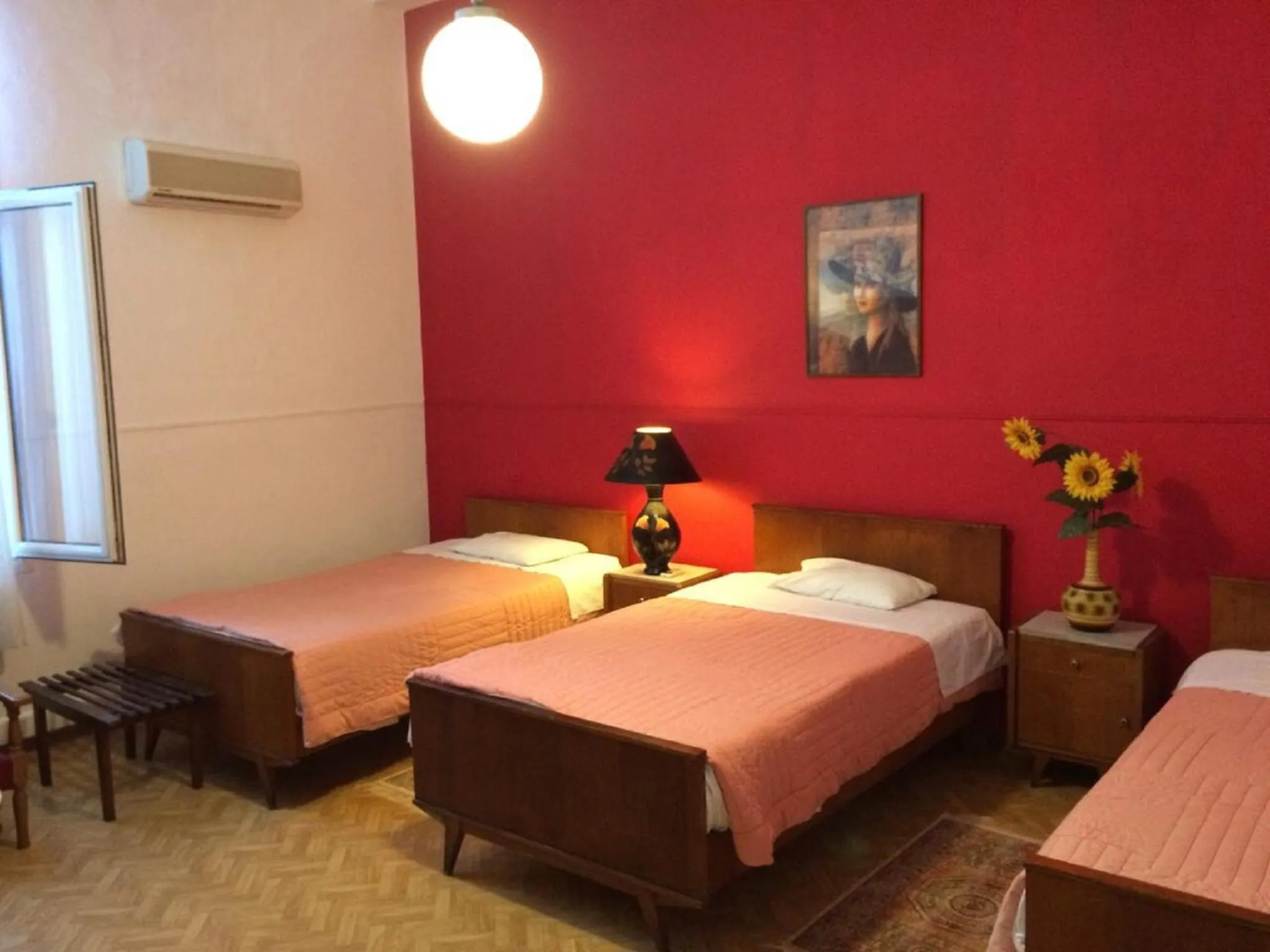 Bed in Hotel Acropolis