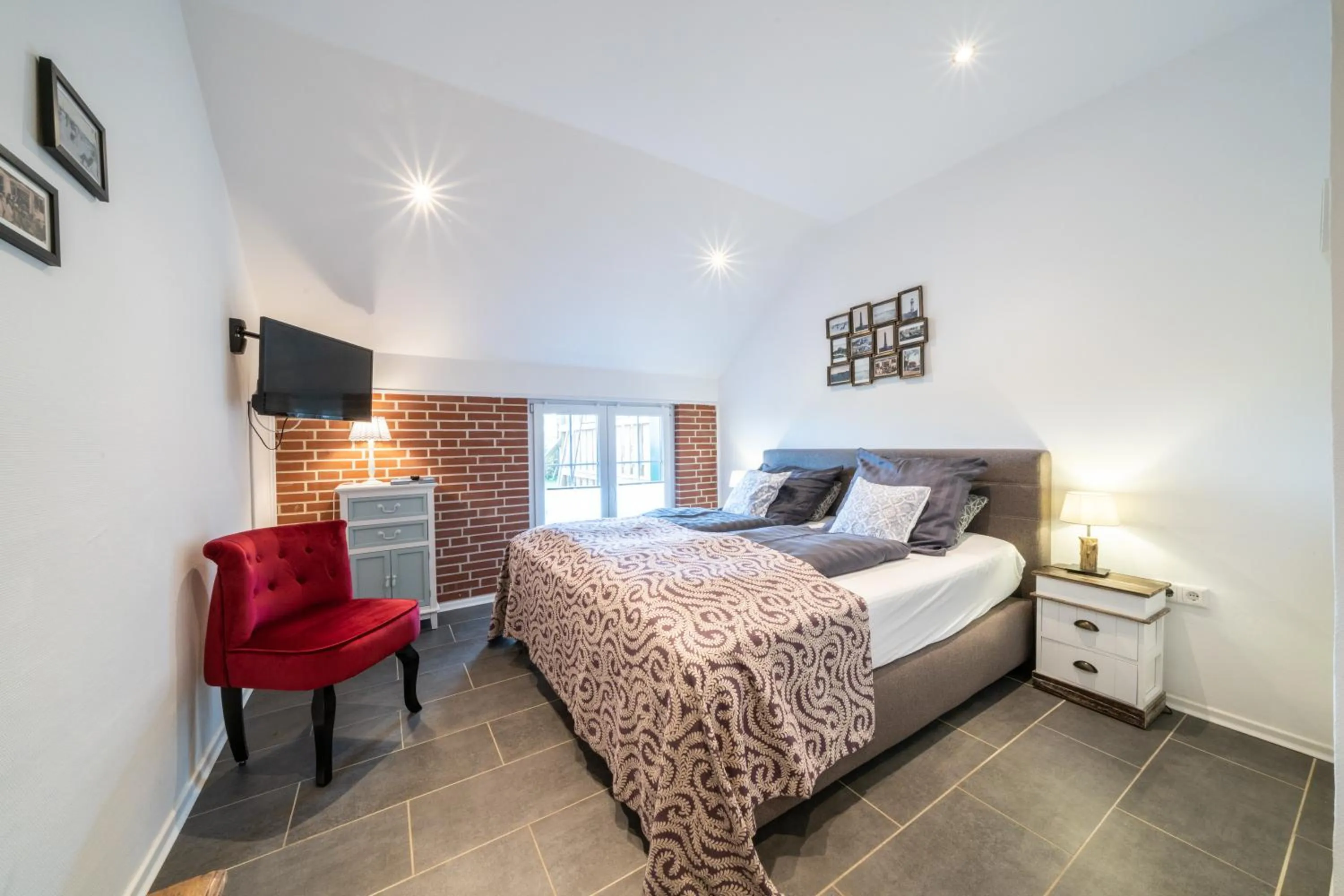 Bed in INSEL-LAND-HOTEL MICHAELSEN -Boutique Hotel- im Ostland mit Yoga u Sauna