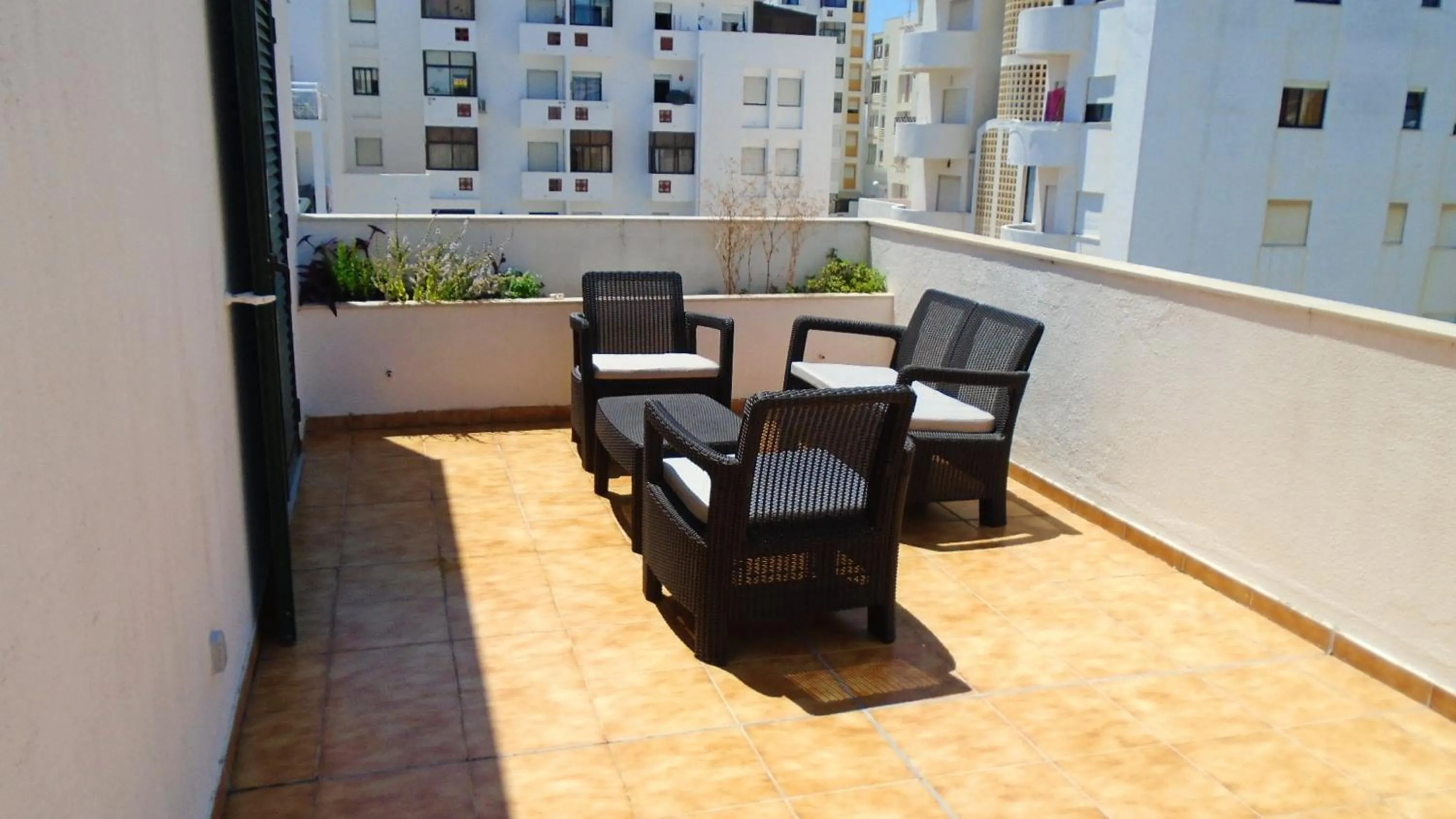 Spacious Apartment in Armação de Pêra with Sea View - 90 m²