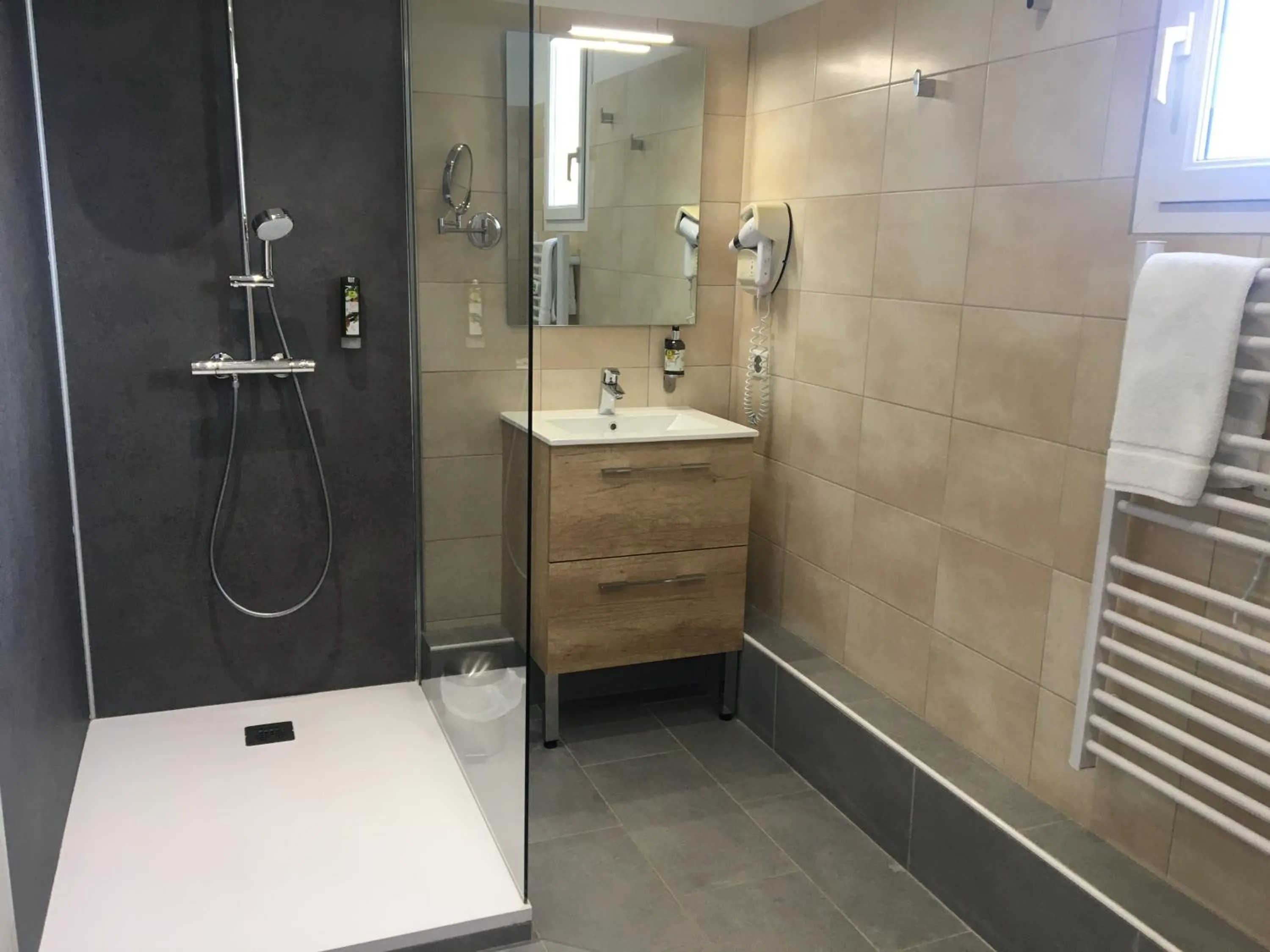 LOGIS HÔTEL RESTAURANT SPA Les BALCONS DE L'ESPERANCE