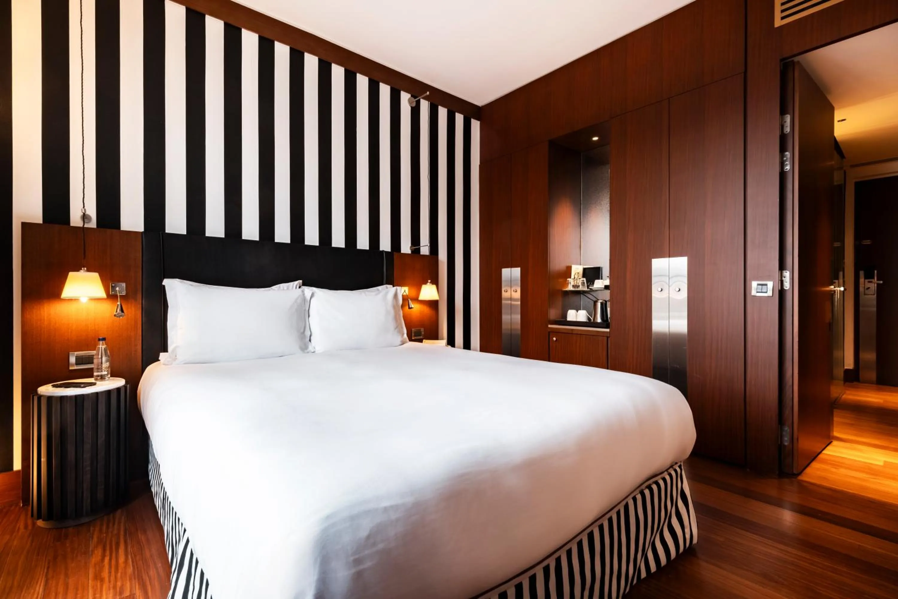 Bed in Grand Hôtel Champs-Elysées