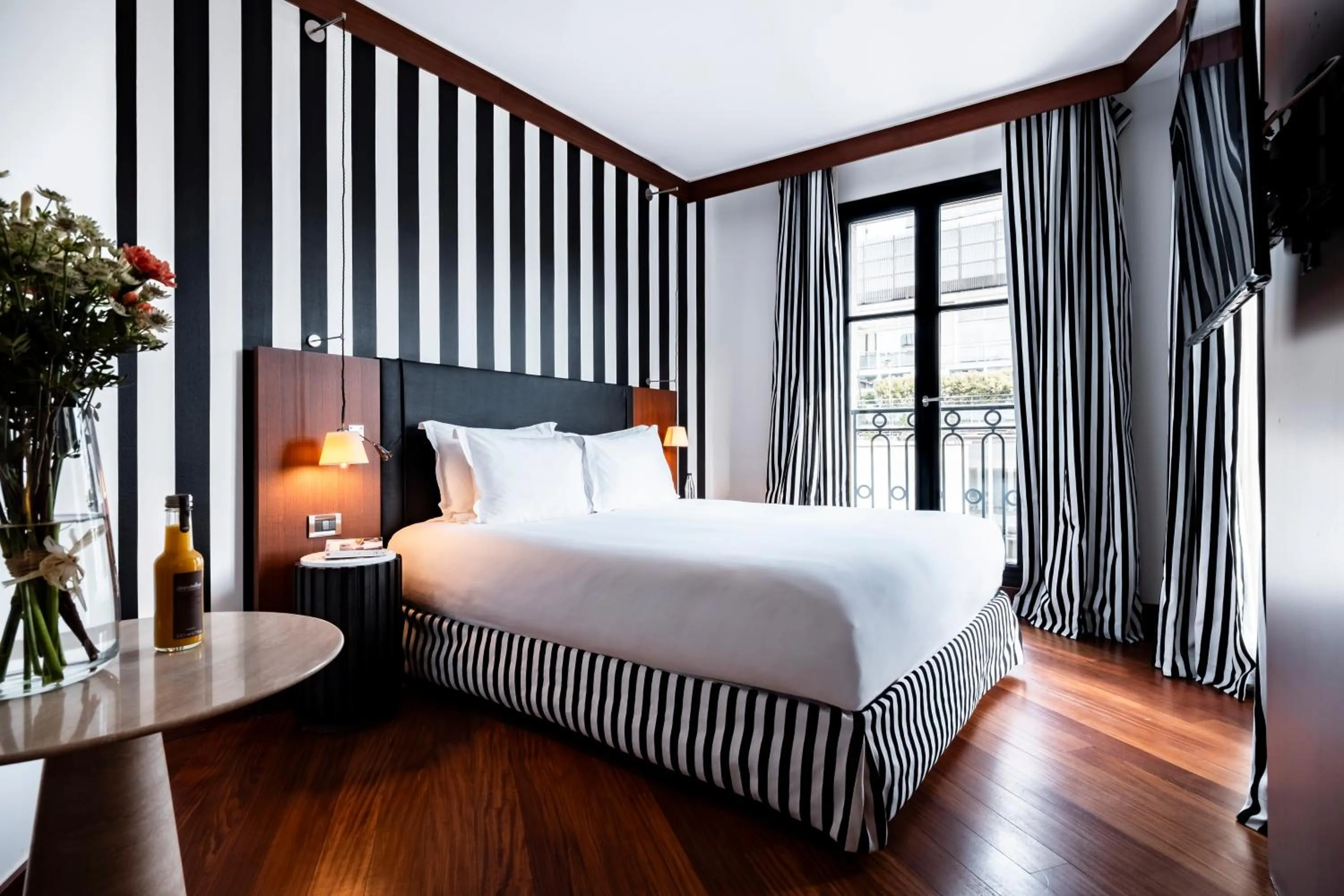 Bed in Grand Hôtel Champs-Elysées