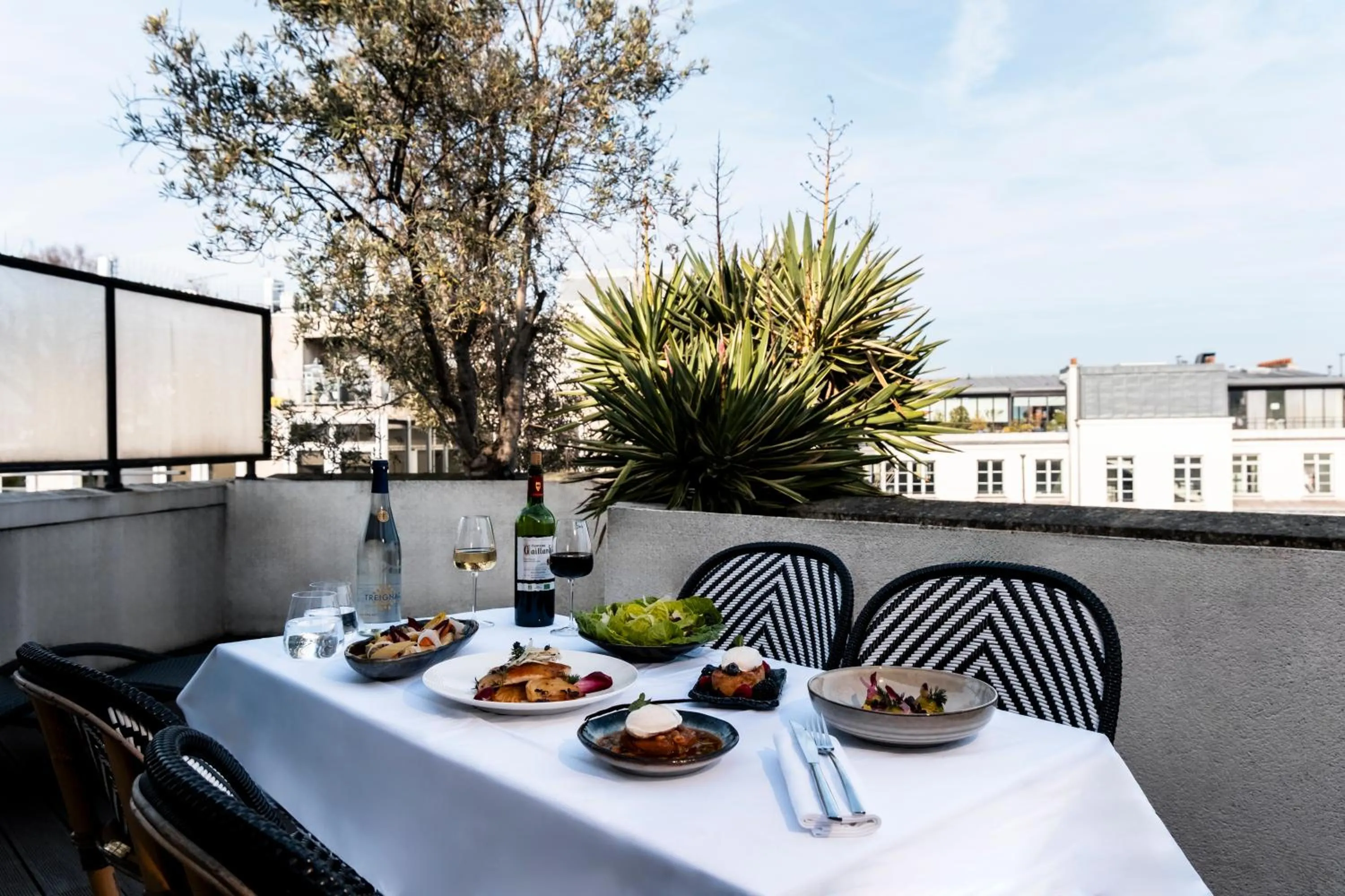 Day in Grand Hôtel Champs-Elysées