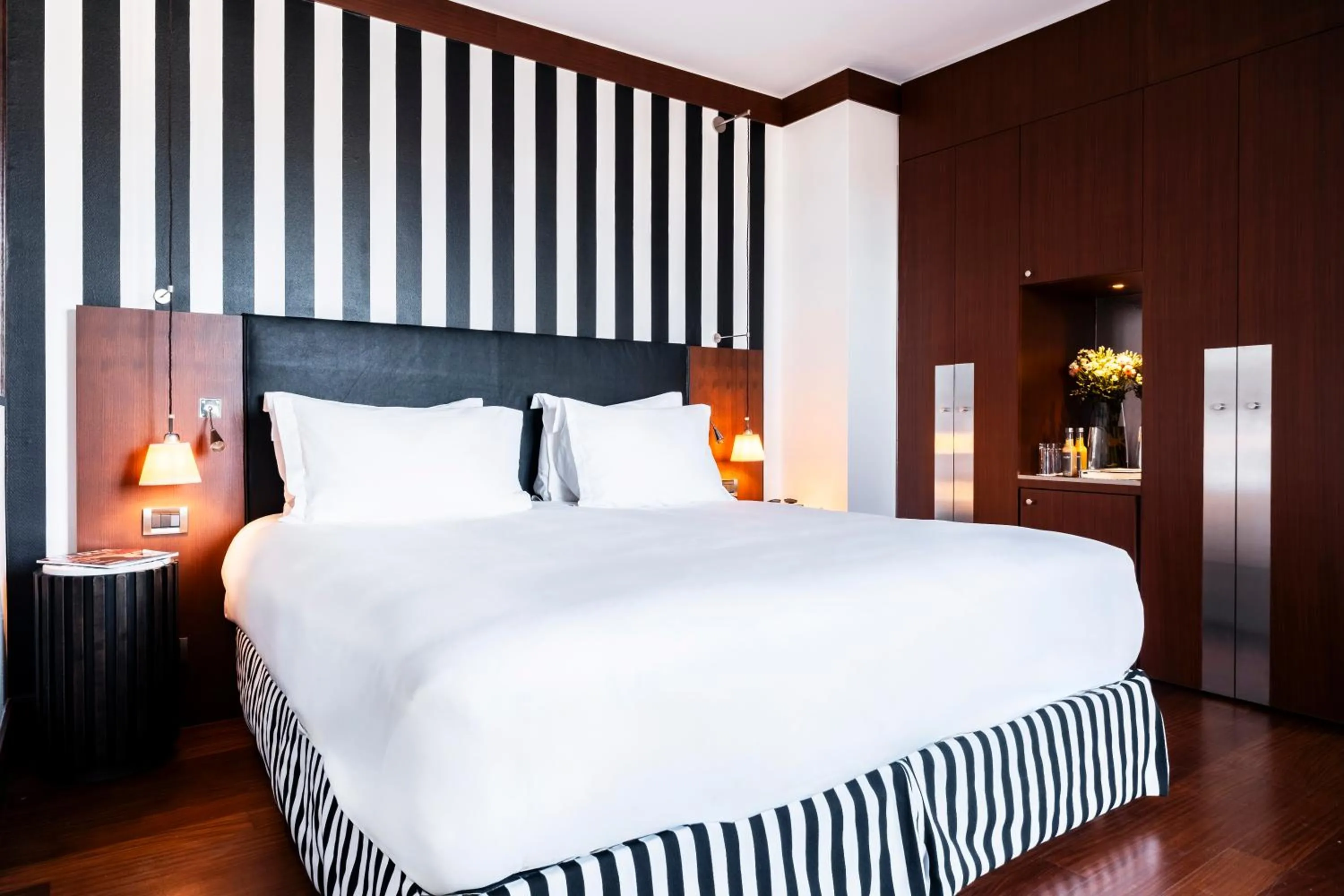 Bed in Grand Hôtel Champs-Elysées