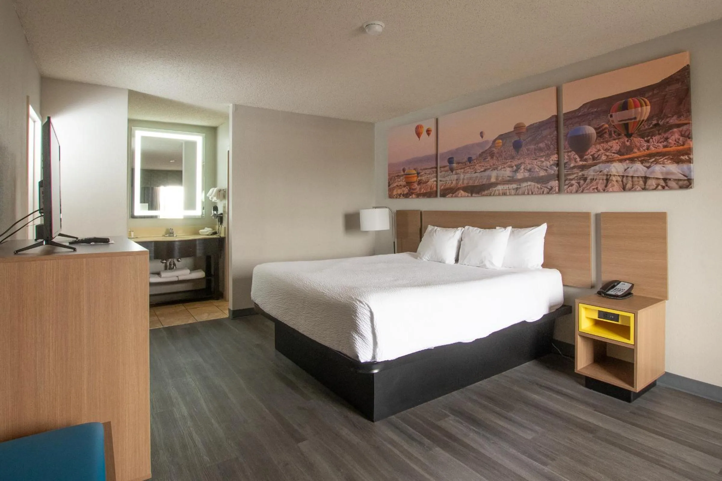 Bed in Days Inn & Suites by Wyndham Albuquerque North