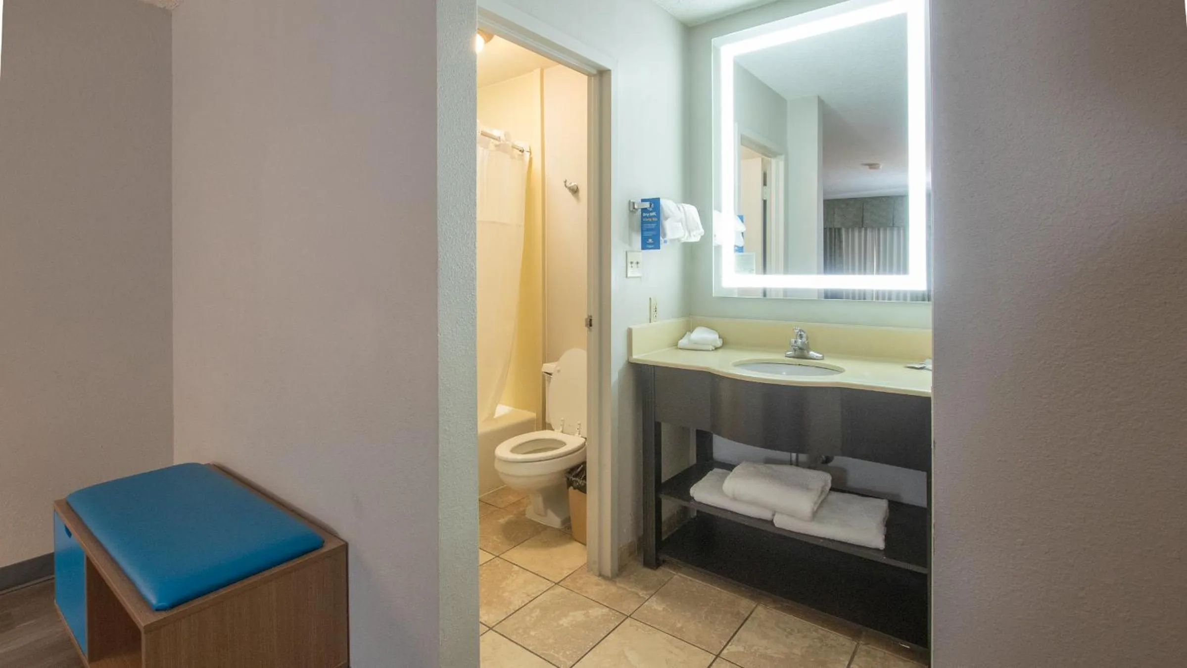 Days Inn & Suites by Wyndham Albuquerque North