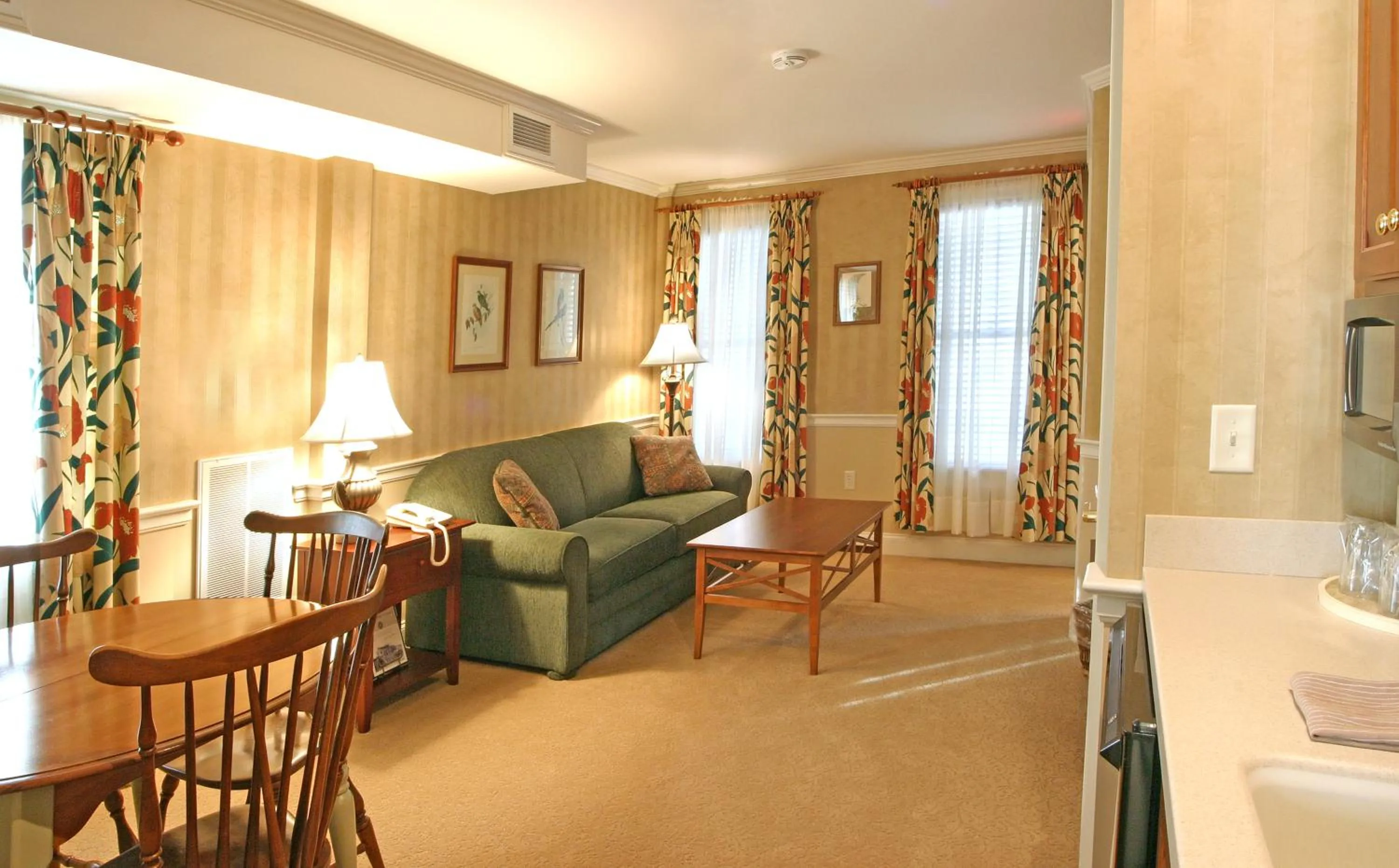 Day in Bird-in-Hand Village Inn & Suites