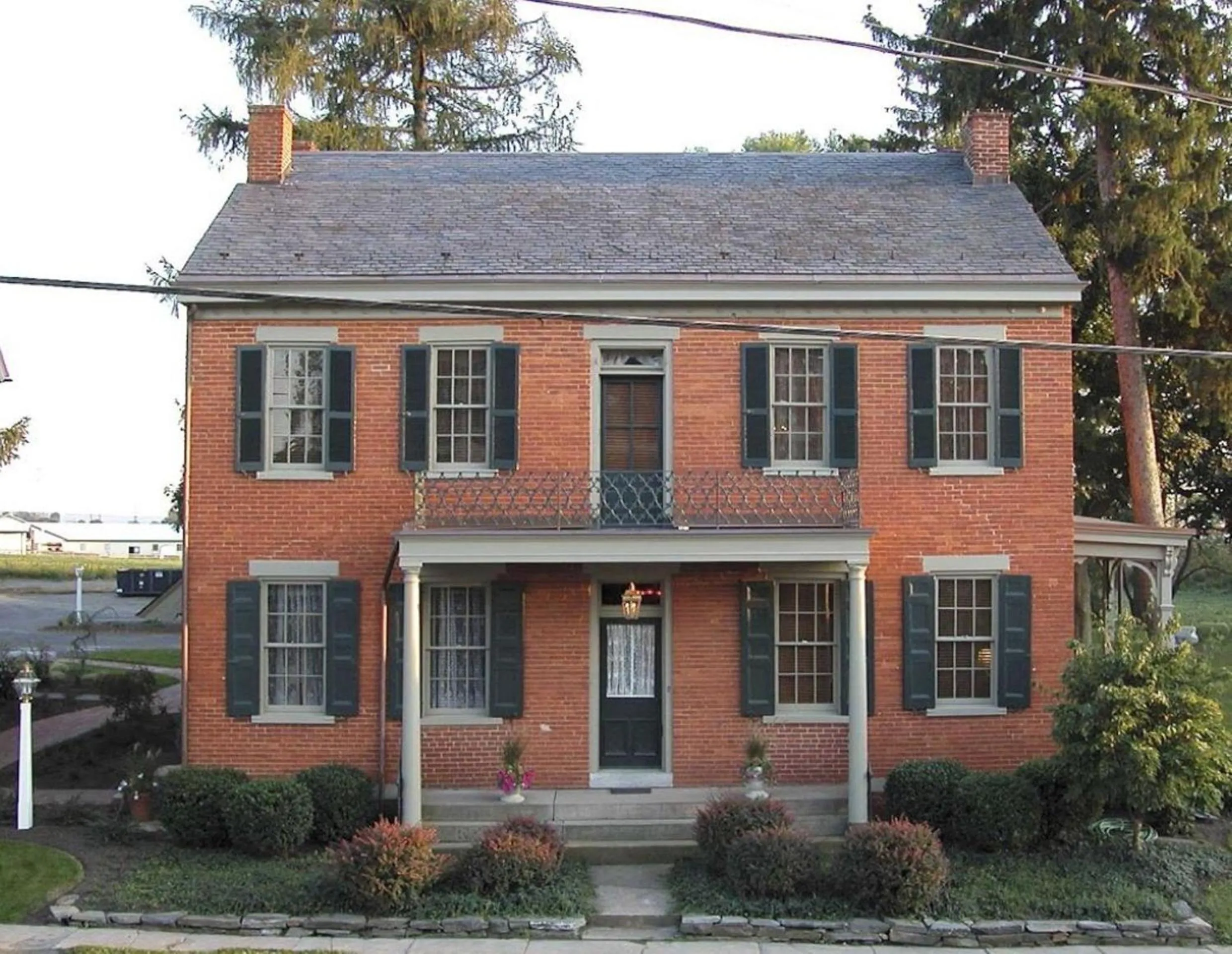 Facade/entrance in Bird-in-Hand Village Inn & Suites